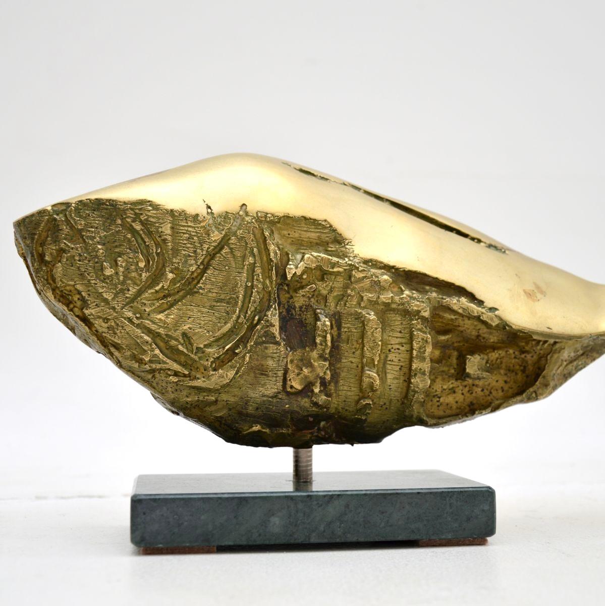 Fine XX secolo Scultura di pesce brutalista d'epoca in bronzo di Mario Agostinelli in vendita