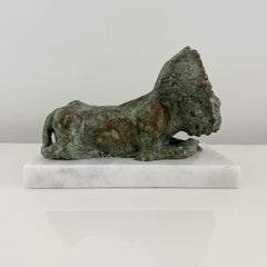 Sculpture de lion brutaliste vintage en bronze sur socle en marbre signée