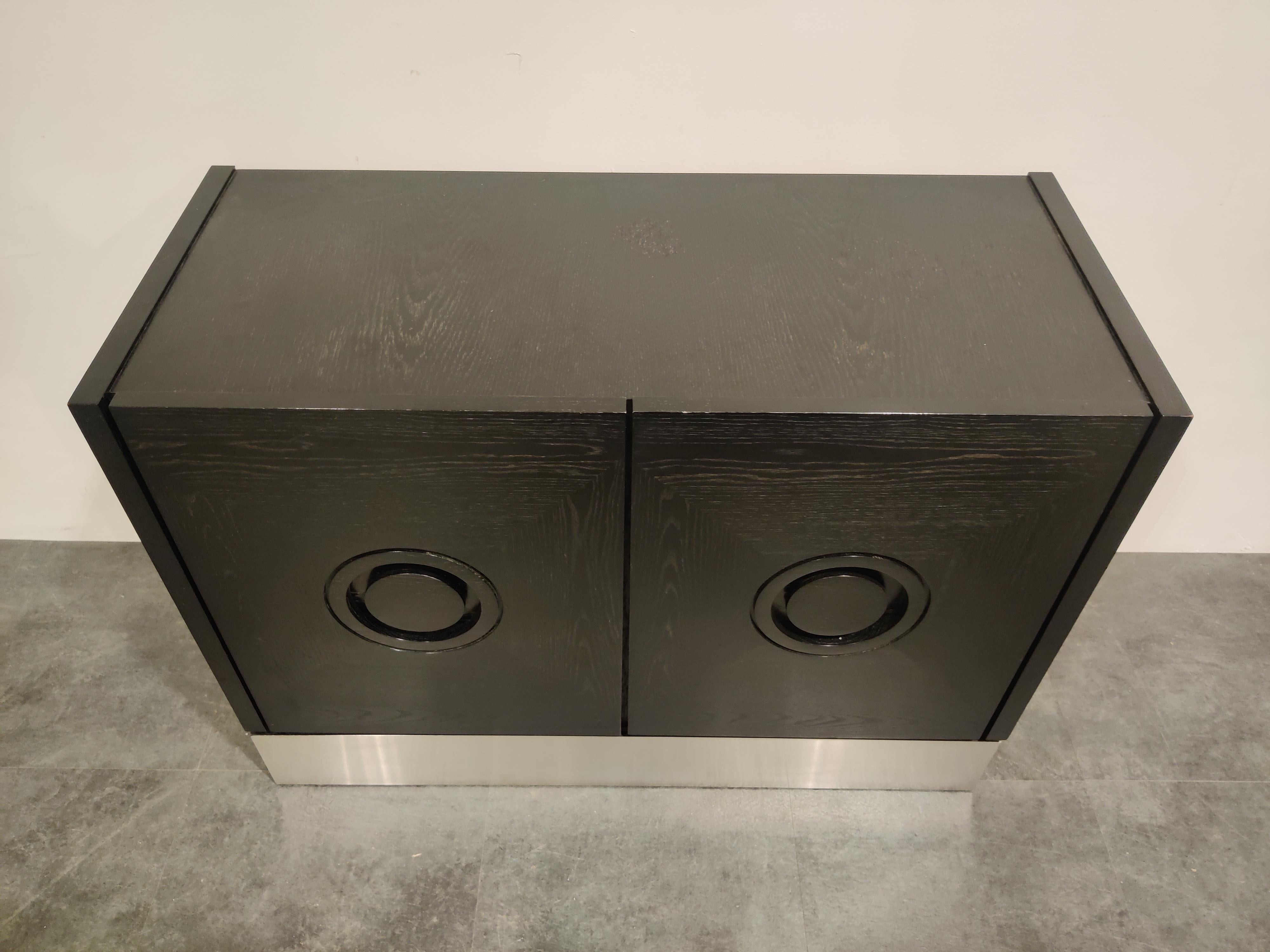 Vintage Brutalist cabinet with black wooden panels and a brushed metal base.

Good condition

1960, Belgium

Dimensions:
Height 80cm/31.49