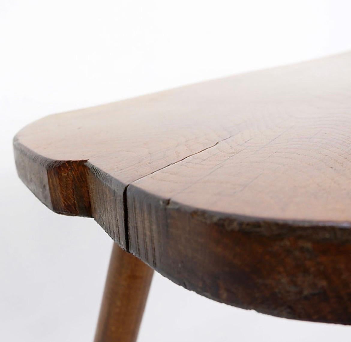 Vintage Brutalist coffee table / Side table in solid wood - 1960s In Good Condition For Sale In Linkebeek, BE