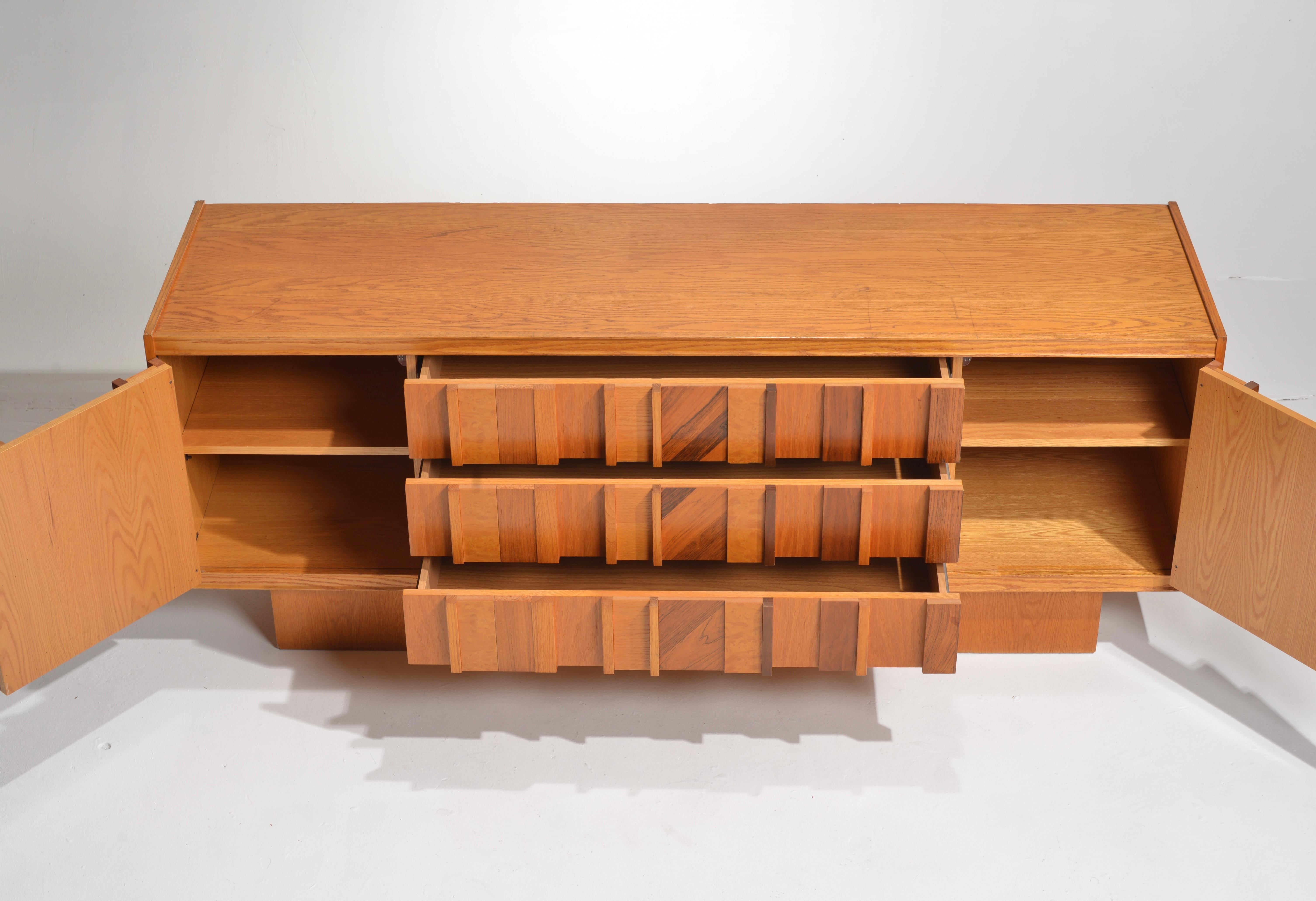 Vintage Brutalist Credenza Dresser in Oak, Rosewood, Hickory and Burl Wood In Good Condition For Sale In Los Angeles, CA