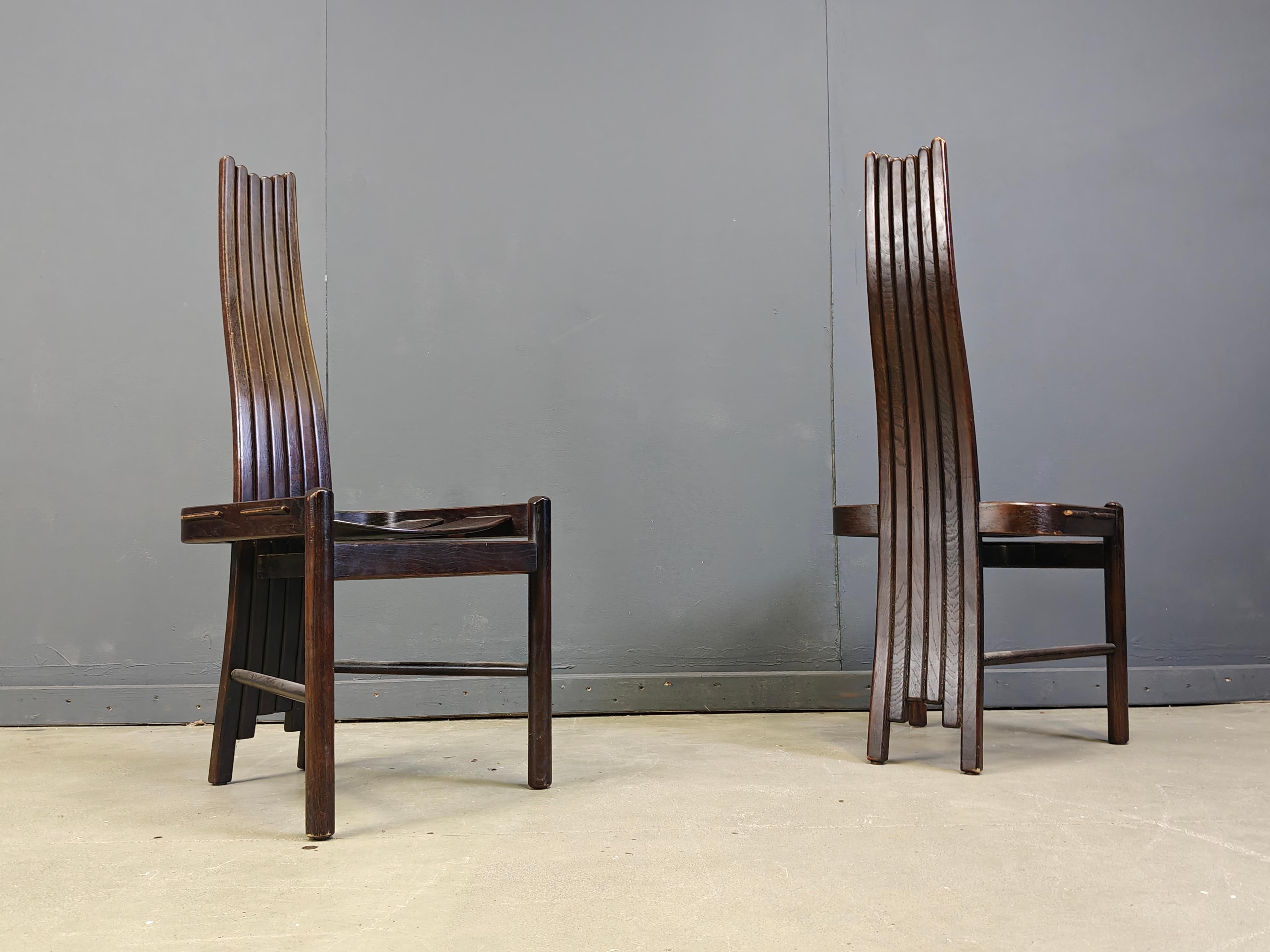 Set aus 4 dampfgebogenen eichenstühlen von Allmilmö.

Schöne elegante Rahmen mit ineinander greifenden Sitzelementen.

1980er Jahre - Deutschland

In gutem Zustand mit altersbedingten Gebrauchsspuren.

Abmessungen:
Höhe 112cm/44.09