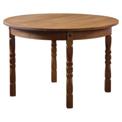 Table ronde en chêne danoise vintage brutaliste, style Henning Kjærnulf, années 1960