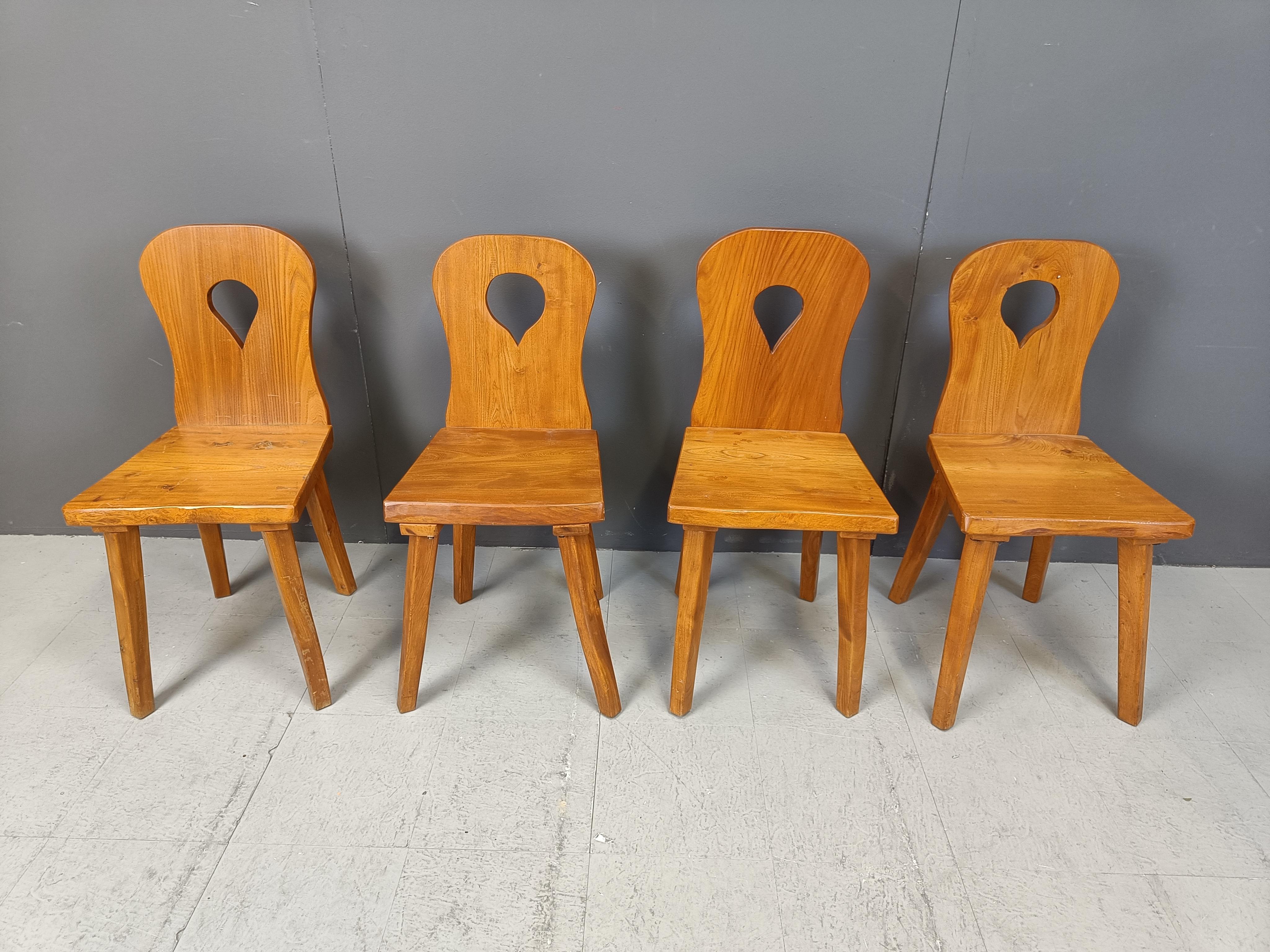 Mid century solid wood  brutalist dining chairs, set of 4

Good original condition.

1960s - Germany

Dimensions:
Height: 87cm
Width: 42cm
Depth: 42cm
Seat height: 45cm

Ref.: 24122407

*Price is for the set
*All images are always part of the