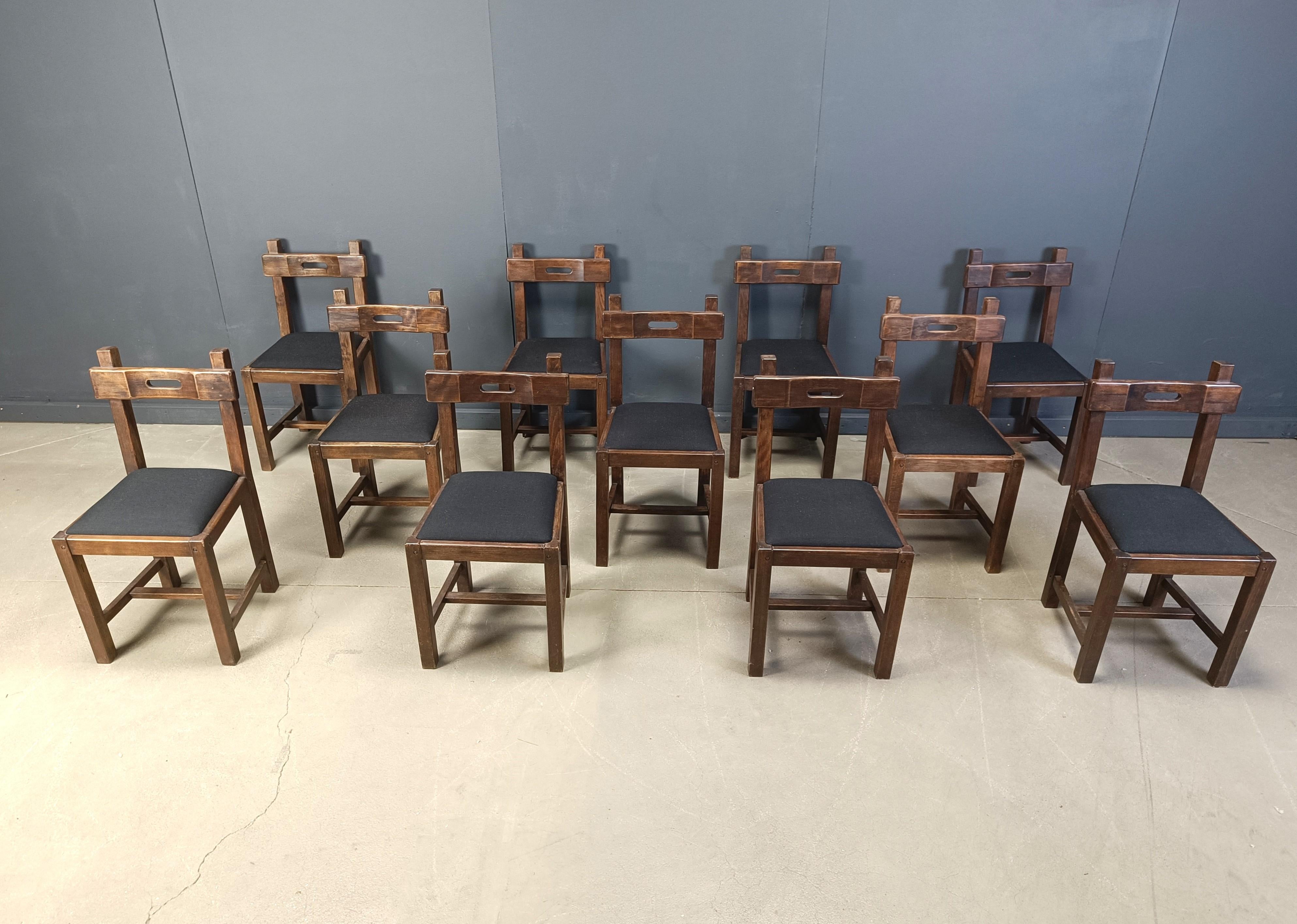 Rustic hand made brutalist dining chairs with newly upholstered black fabric seats.

Well made sturdy frames and a handy handle integrated in the backrests.

1960s - Spain

Good condition.

Dimensions:
Height: 87cm/34.25