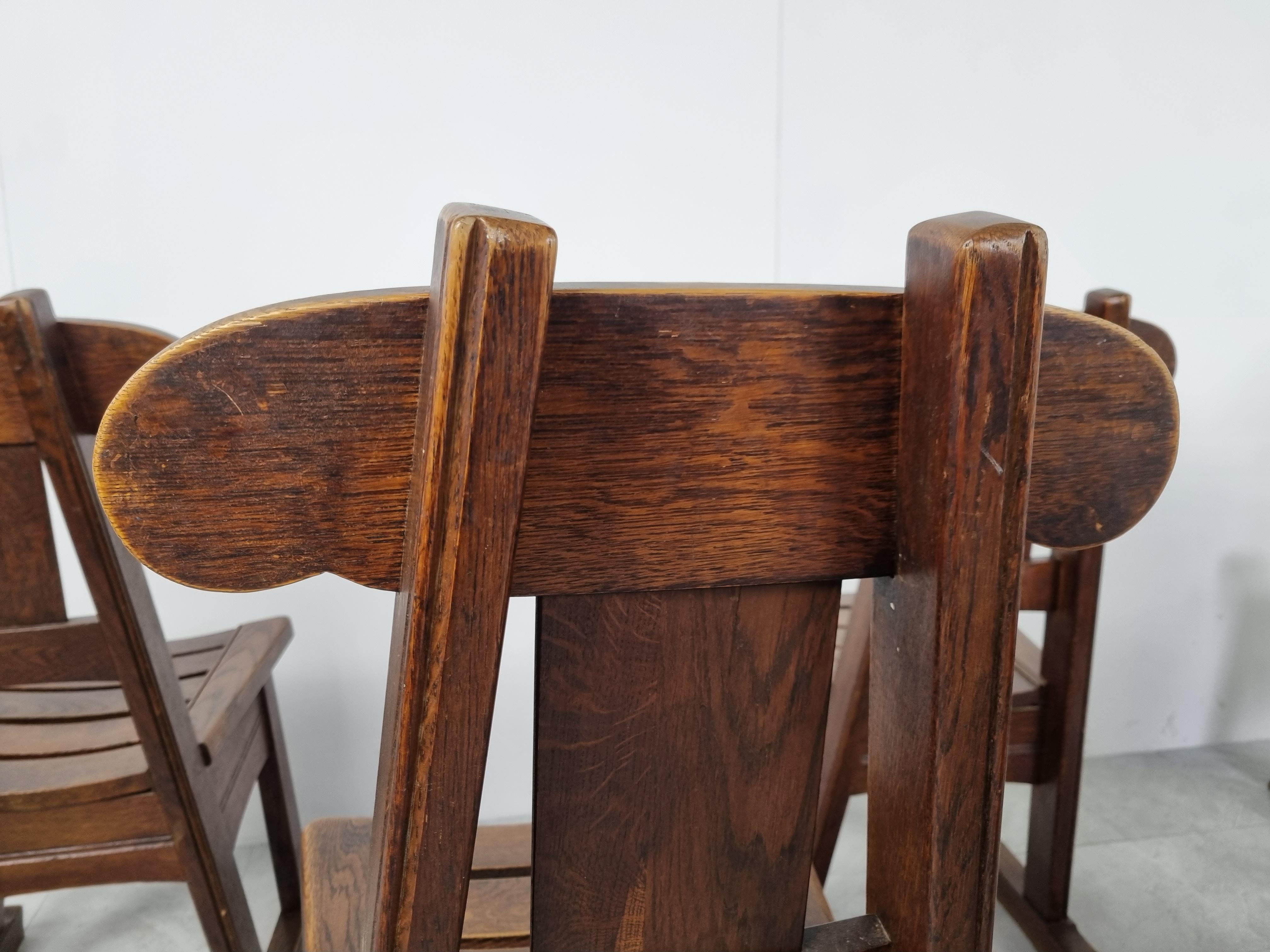 Mid century solid elm wood brutalist dining chairs.

Beautiful, timeless design with sledge bases/feet.

Good original condition.

1960s - Germany

Dimensions:
Height: 97cm/38.18
