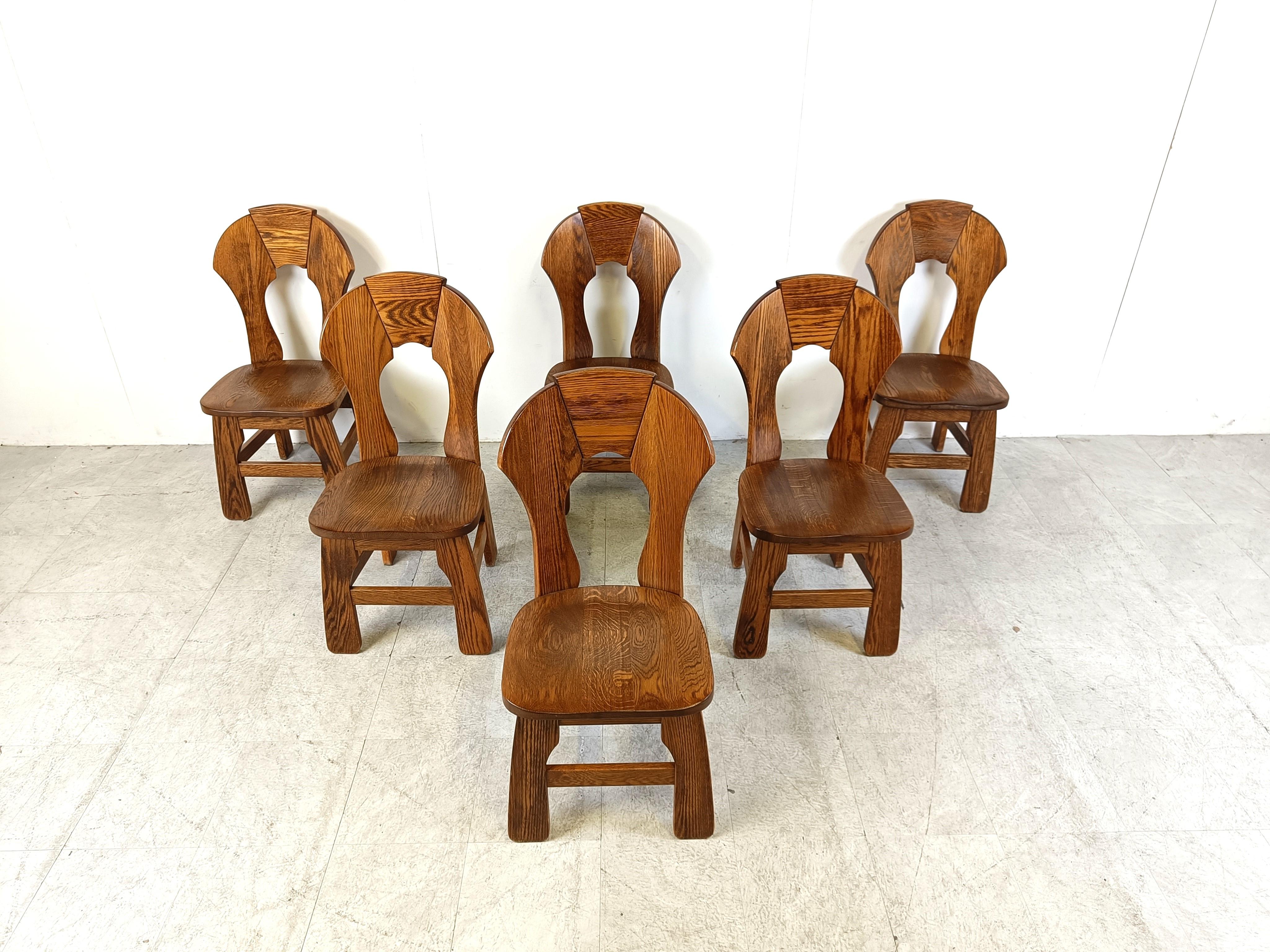 Brutalistische Esstischstühle aus Massivholz aus der Jahrhundertmitte, 6-teilig 

Guter Originalzustand.

1960er Jahre - Deutschland

Abmessungen:
Höhe: 97cm/38.181
Sitzhöhe: 45cm/17.71