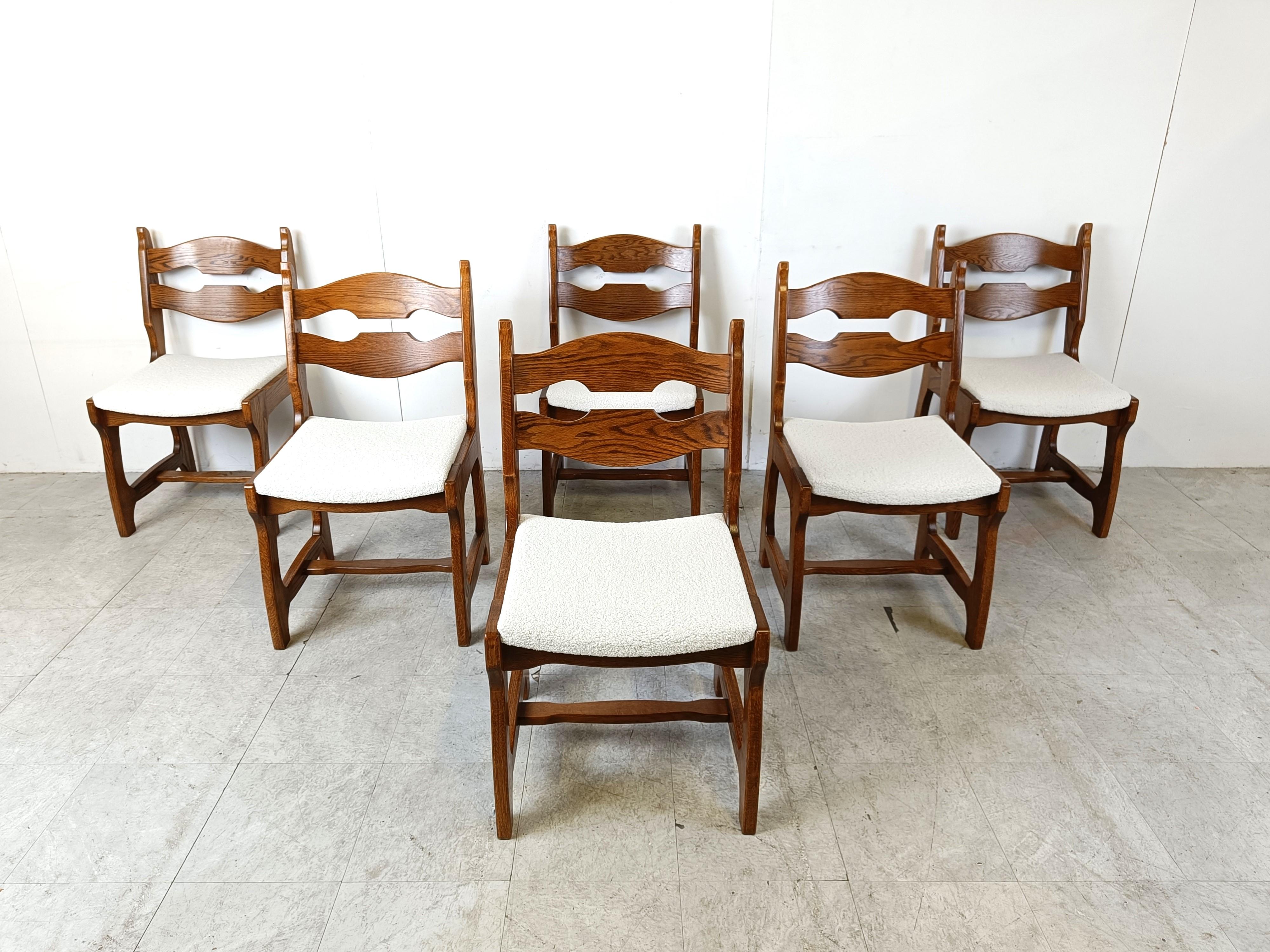 Nicely designed brutalist dining chairs with oak frames and newly upholstered seats in bouclé fabric.

Beautiful, timeless design which is very sturdy as well.

Good original condition.

1960s - Germany

Dimensions:
Height: 90cm/35.43