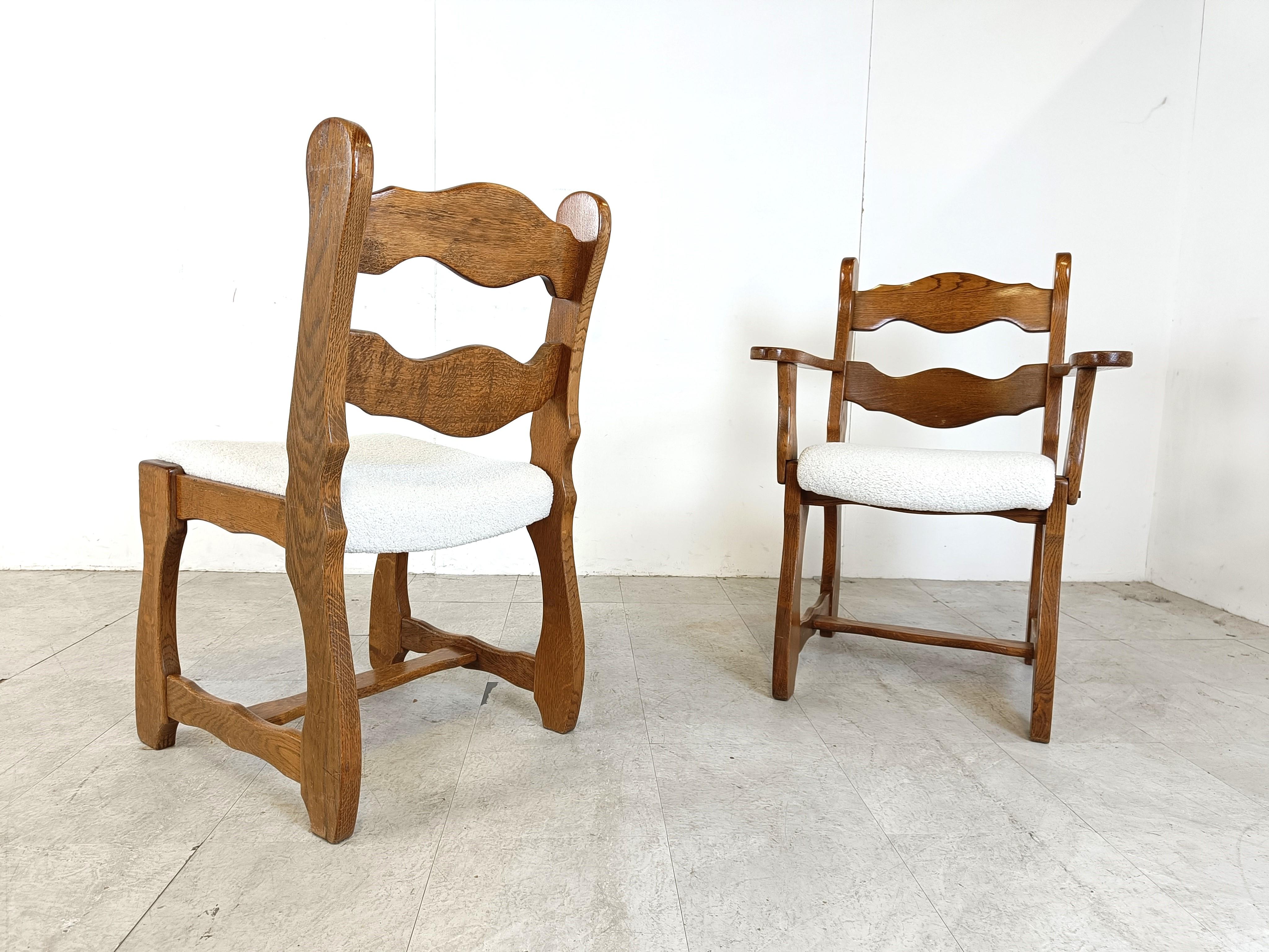Nicely designed brutalist dining chairs with oak frames and newly upholstered seats in bouclé fabric.

Beautiful, timeless design which is very sturdy as well.

Good original condition.

1960s - Germany

Dimensions:
Height: 92cm/36.22