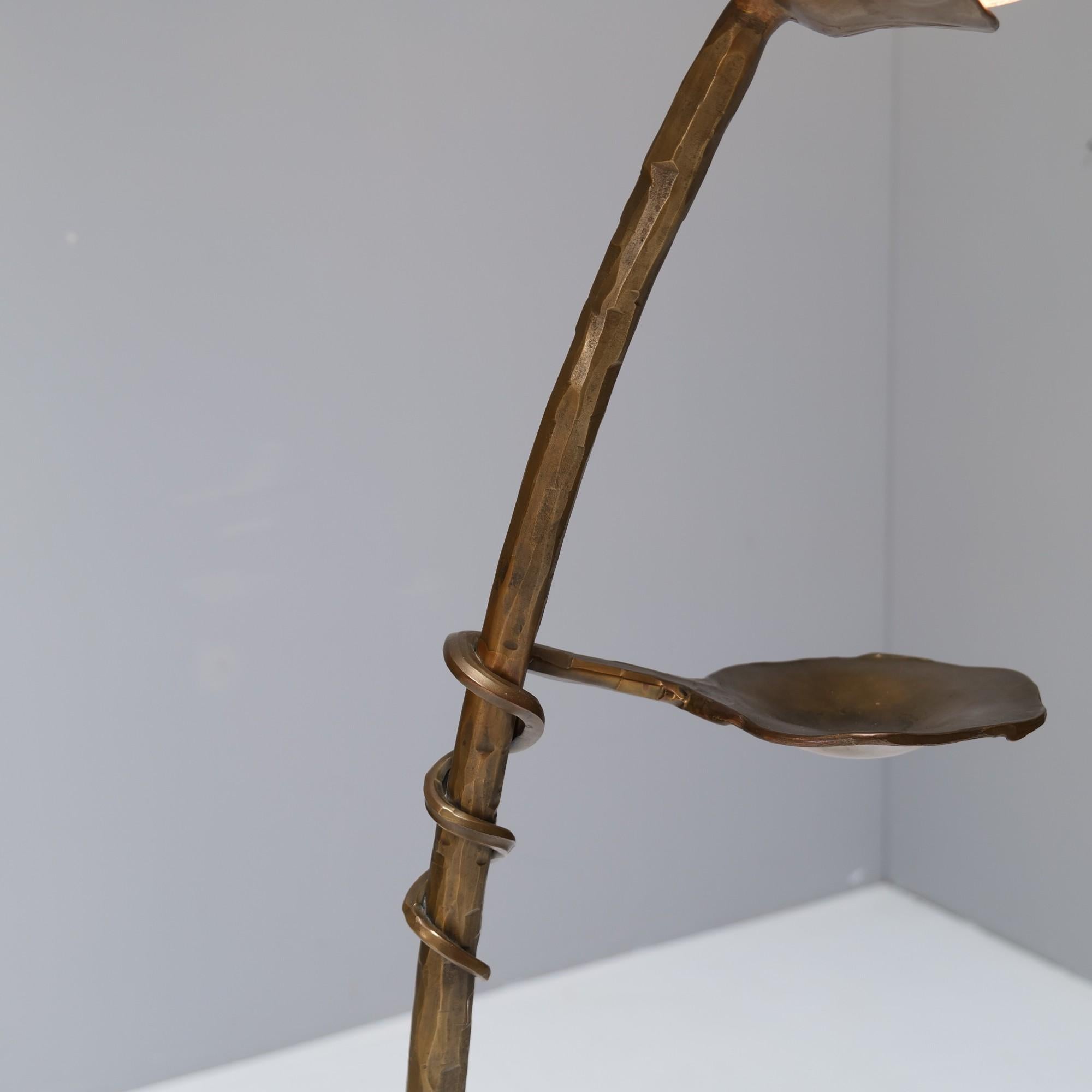 Vintage brutalistische Lampe aus geschmiedeter Bronze - 1980er  Lothar Klute zugeschrieben (Deutsch) im Angebot