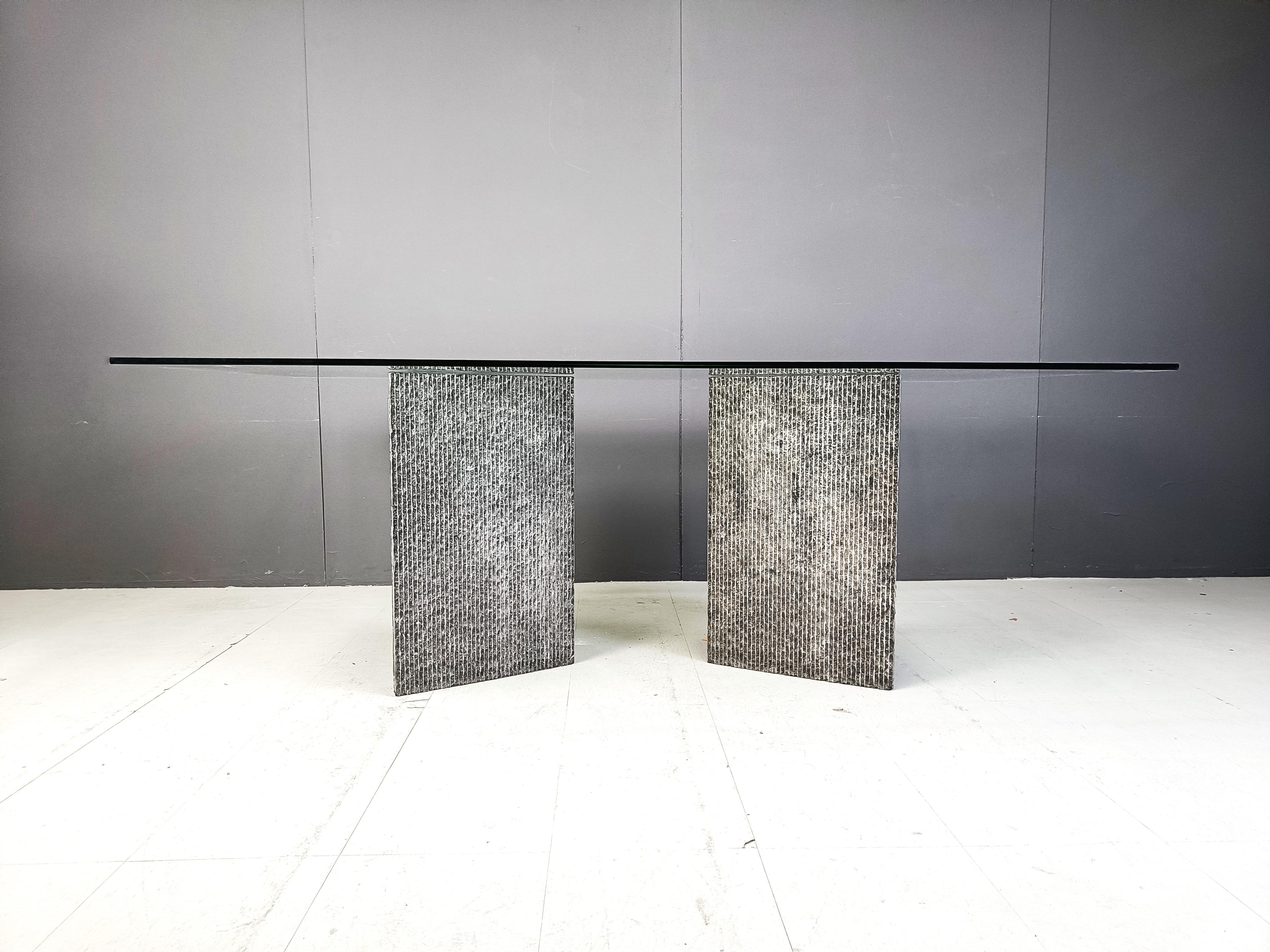 Vintage brutalist g lass and marble dining table, 1970s In Good Condition For Sale In Leuven, Vlaams Gewest