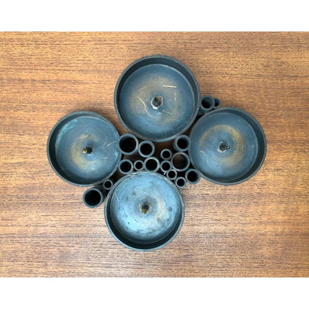 Vintage Brutalist German Metal Candleholder von Kunstschamiede Bergmeister, Ebersberg, 1970er Jahre, in sehr gutem Zustand. Entworfen 1970 bis 1979 Dieses Stück hat eine Zuordnungsmarke.

Zusätzliche Informationen:
MATERIALIEN: Metall
Farbe: