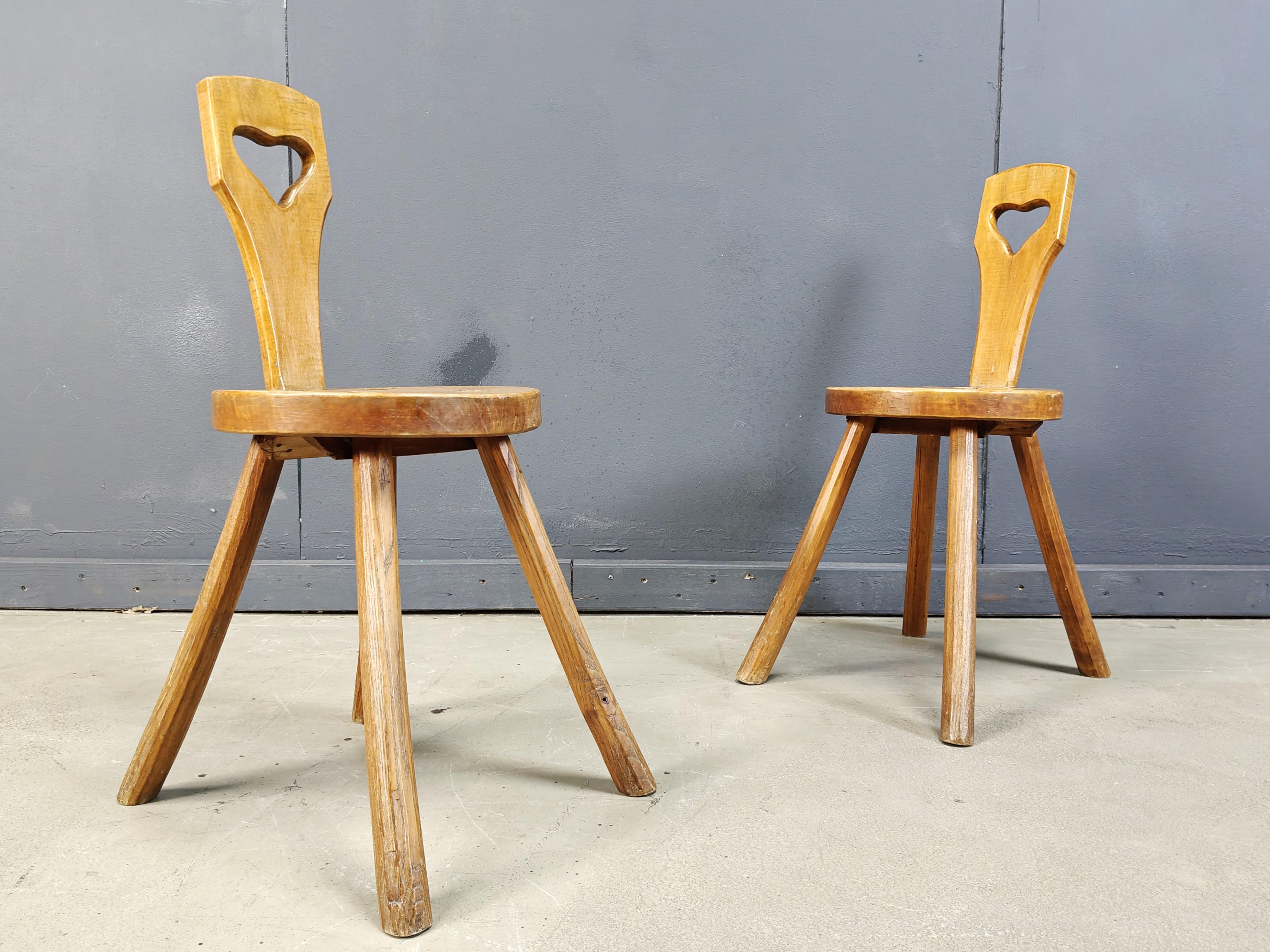 Vintage brutalist heart shaped side chairs, 1960s In Good Condition For Sale In Leuven, Vlaams Gewest