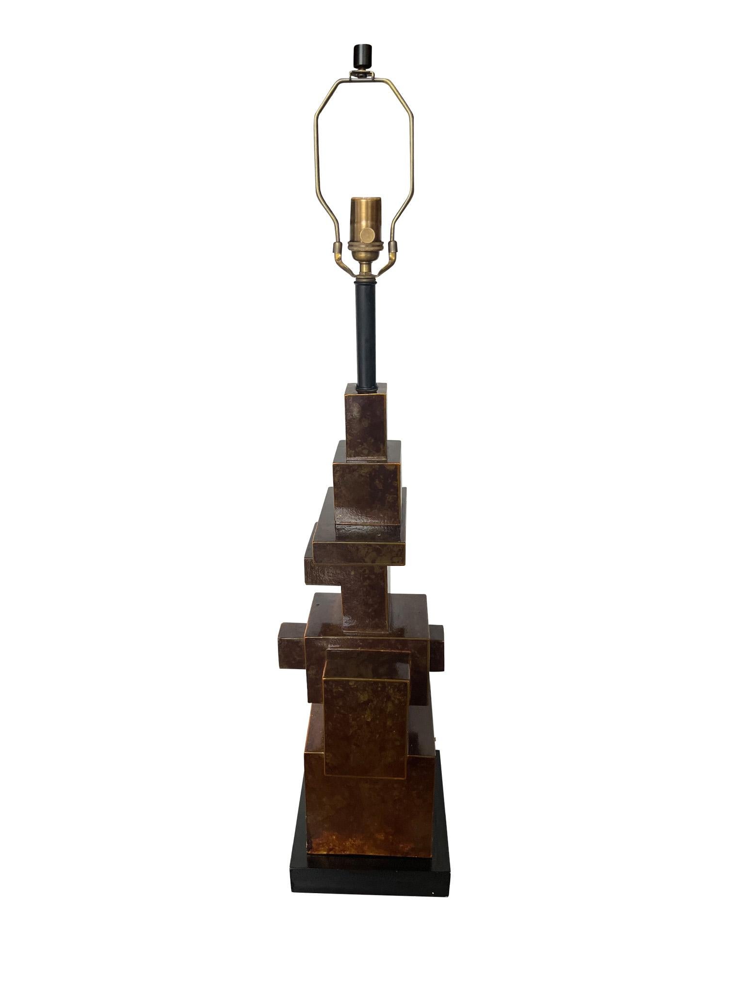 Vintage Brutalist Italian Patinated Brass Table Lamp In Good Condition For Sale In New York, NY