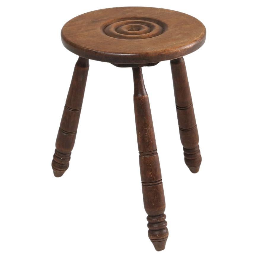 Vintage Brutalist low oak tripod Stool, Belgium 1960s For Sale
