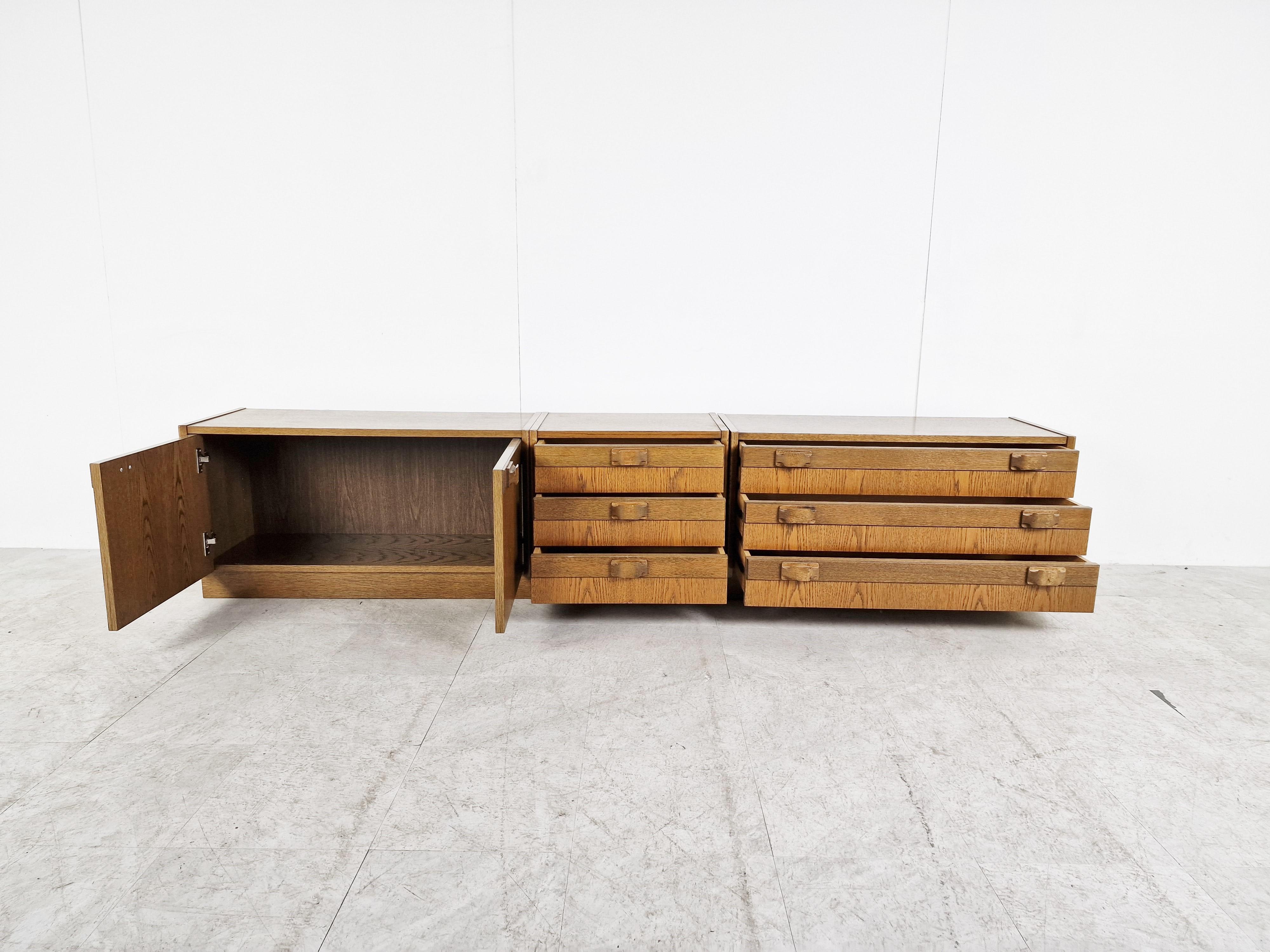 Vintage oak 'brutalist' seventies lowboard.

The cabinet consists of three individual pieces.

It offers plenty of storage space.

Good condition. 

1970s - Belgium

Dimensions:
Lenght: 234cm/92.12