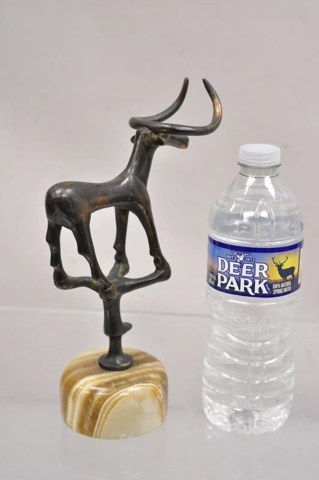Vintage Brutalist Mid Century Modern Bronze Stier Marmorsockel Kleine Skulptur. Circa Mitte des 20. Jahrhunderts. Abmessungen: 9,5