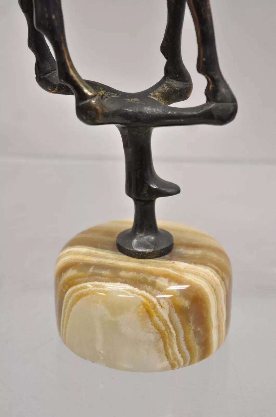 Kleine brutalistische Vintage-Skulptur aus Bronze mit Stiermarmorsockel, Mid-Century Modern (20. Jahrhundert) im Angebot