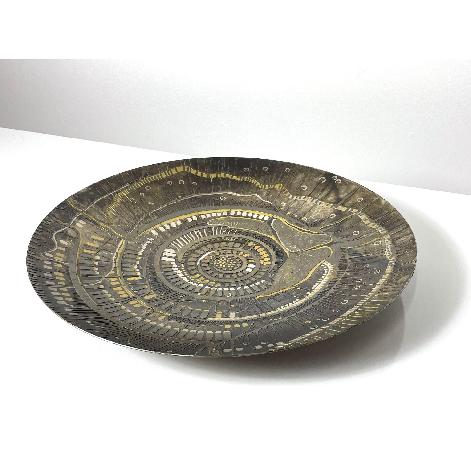 Vintage Mixed Metal Sculptural Bowl by Lee Peck 1960s

Rare handcrafted sculptural bowl by Lee Barnes Peck of Chicago 1960s
Mixed metals and patterns applied to a shallow brass bowl
Signed to underside

Additional Information:
Materials: Mixed