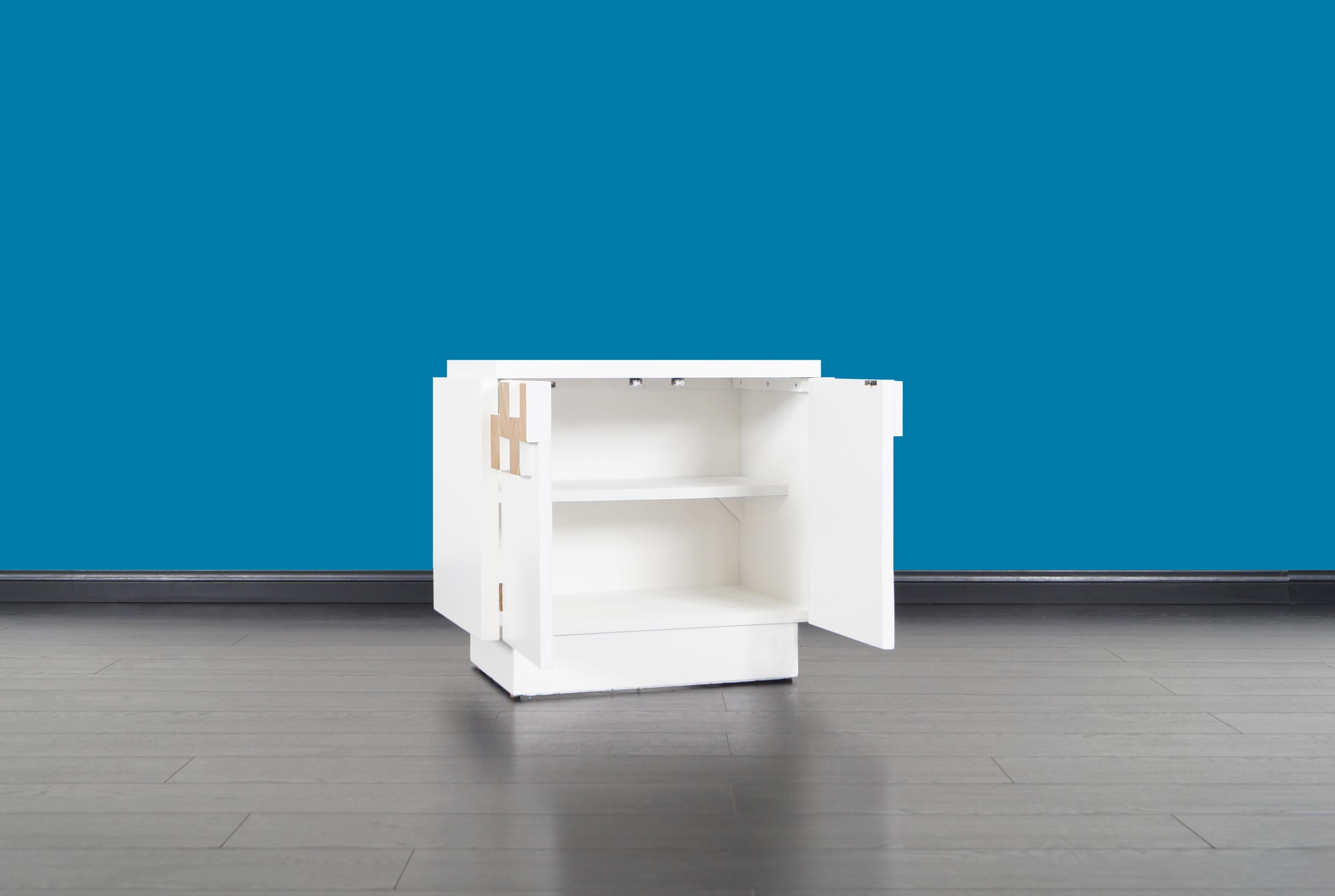 Brutalistische Mosaik-Nachttische von Lane Furniture (Eichenholz) im Angebot