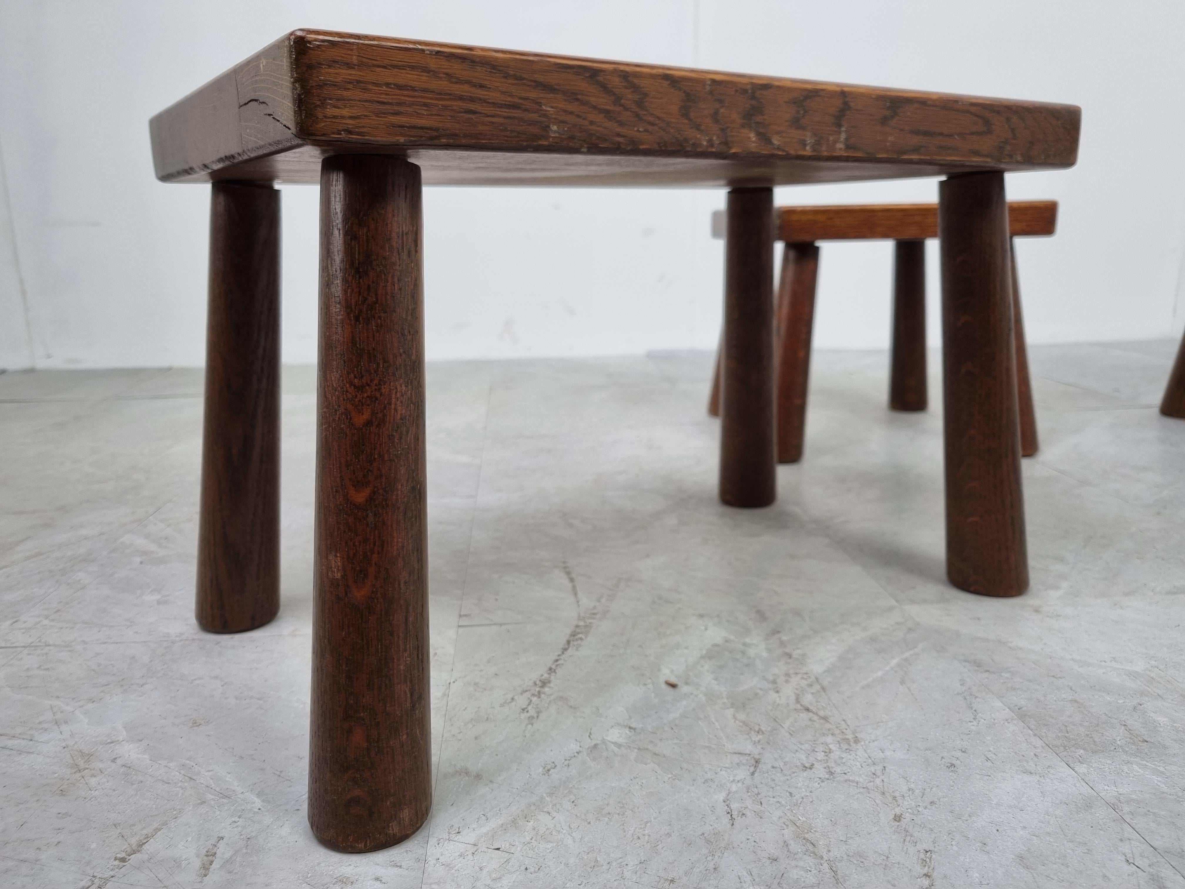 Lovely set of brutalist oak nesting tables.

Primitive and robuste design.

1960s - Belgium

Good condition

Dimensions of the largest table:

Height: 37cm/14.56