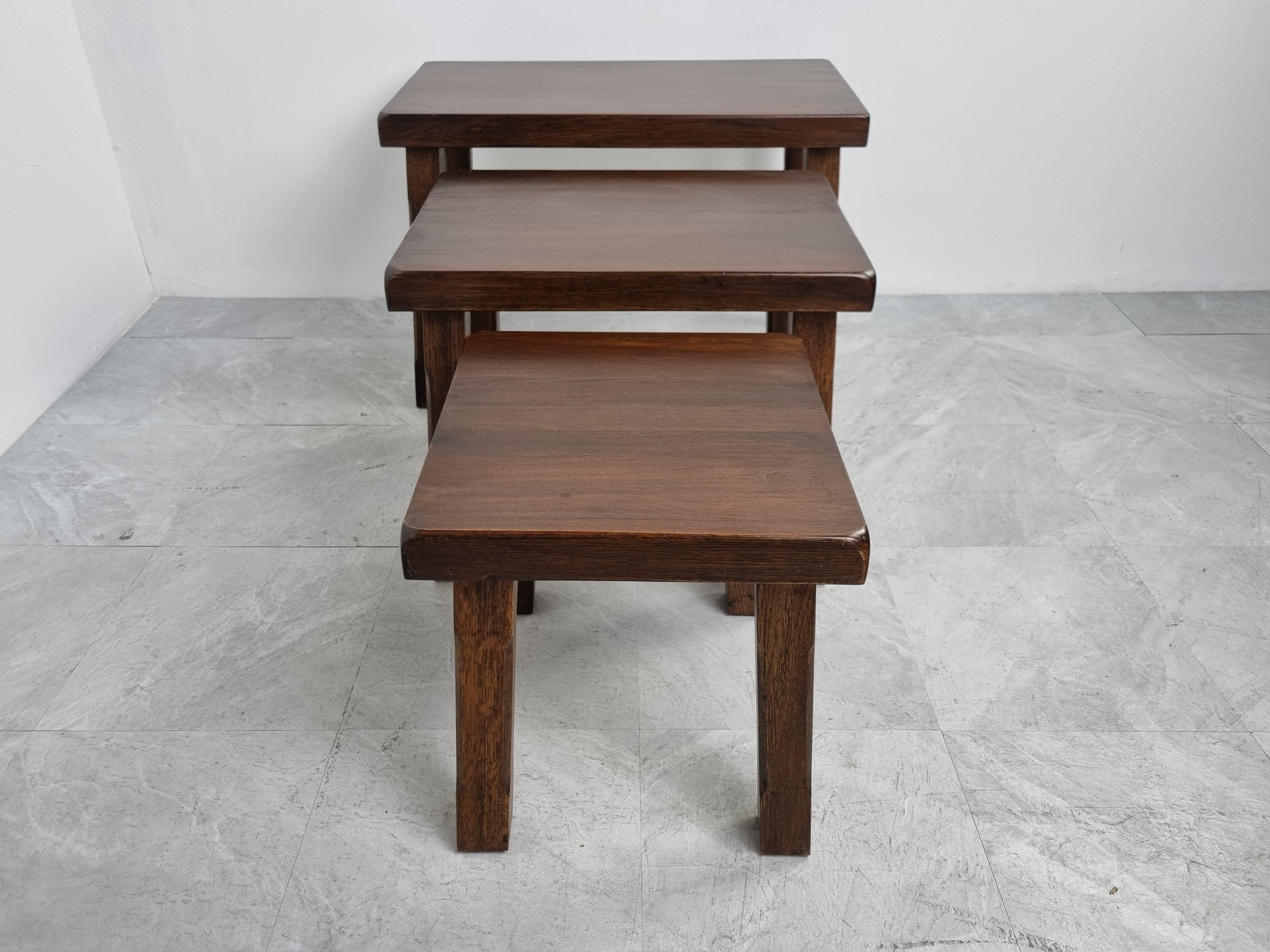 Lovely set of Brutalist oak nesting tables.

Primitive and robuste design.

1960s - Belgium

Good condition

Dimensions of the largest table:

Height: 44cm / 17.32