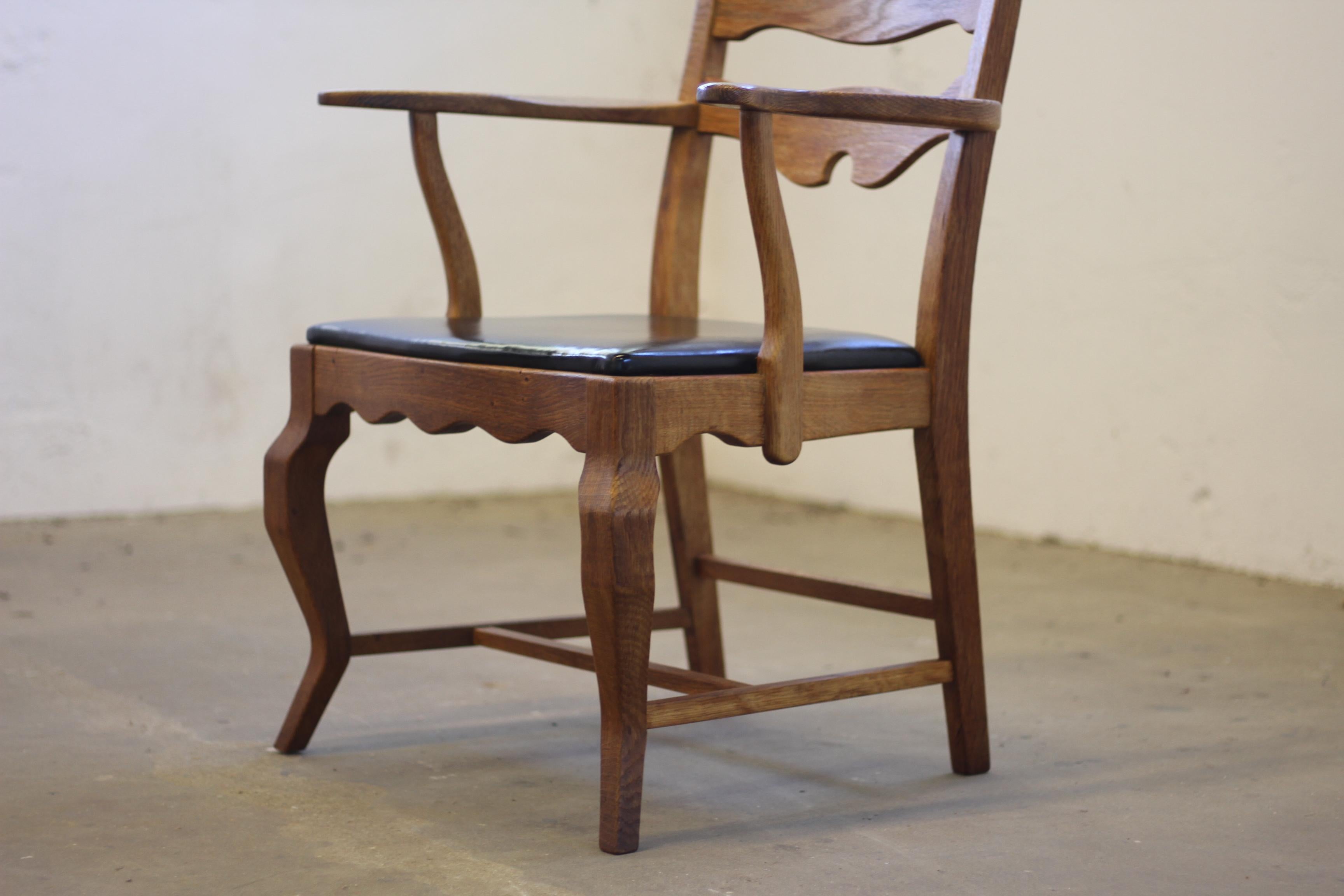 Pelle Poltrona brutalista d'epoca a lama di rasoio in Oak di Henning Kjærnulf, anni '60 in vendita