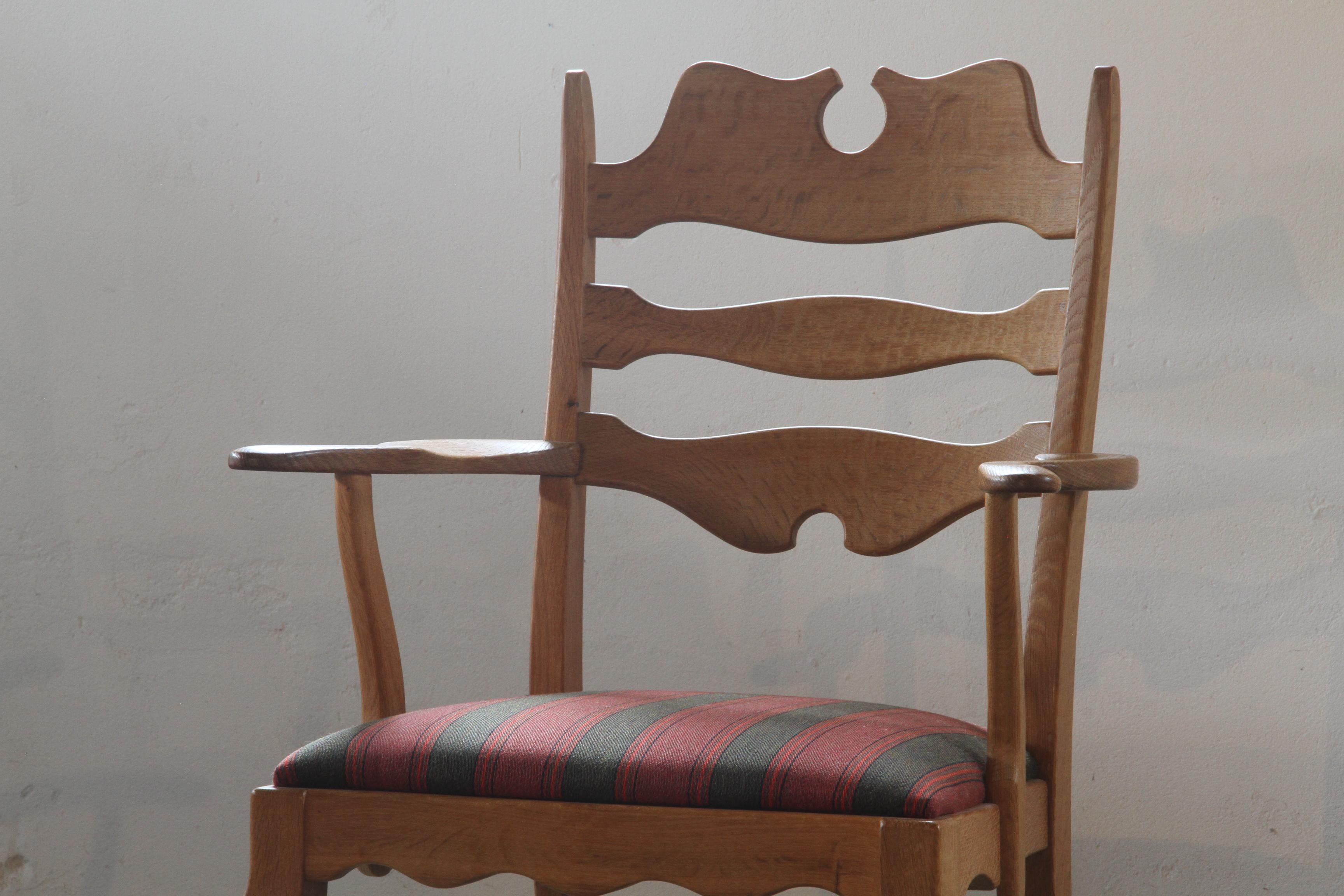 Metà XX secolo Poltrone brutaliste d'epoca a lama di rasoio in Oak di Henning Kjærnulf, anni '60 in vendita