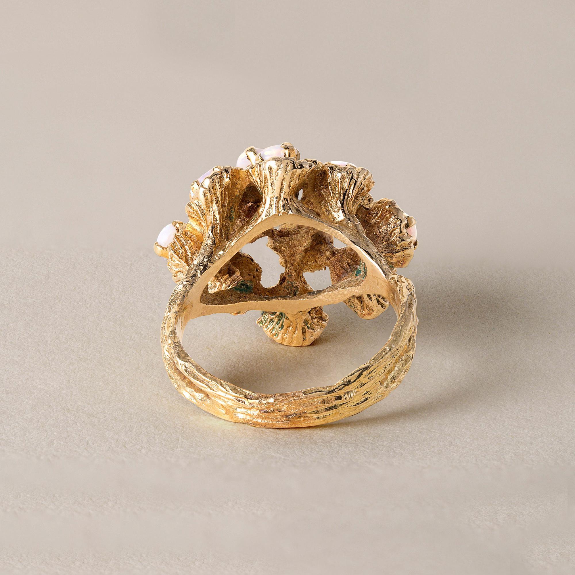 Anello brutalista d'epoca a grappolo di opali in oro giallo 18 carati In condizioni buone in vendita a Los Angeles, CA