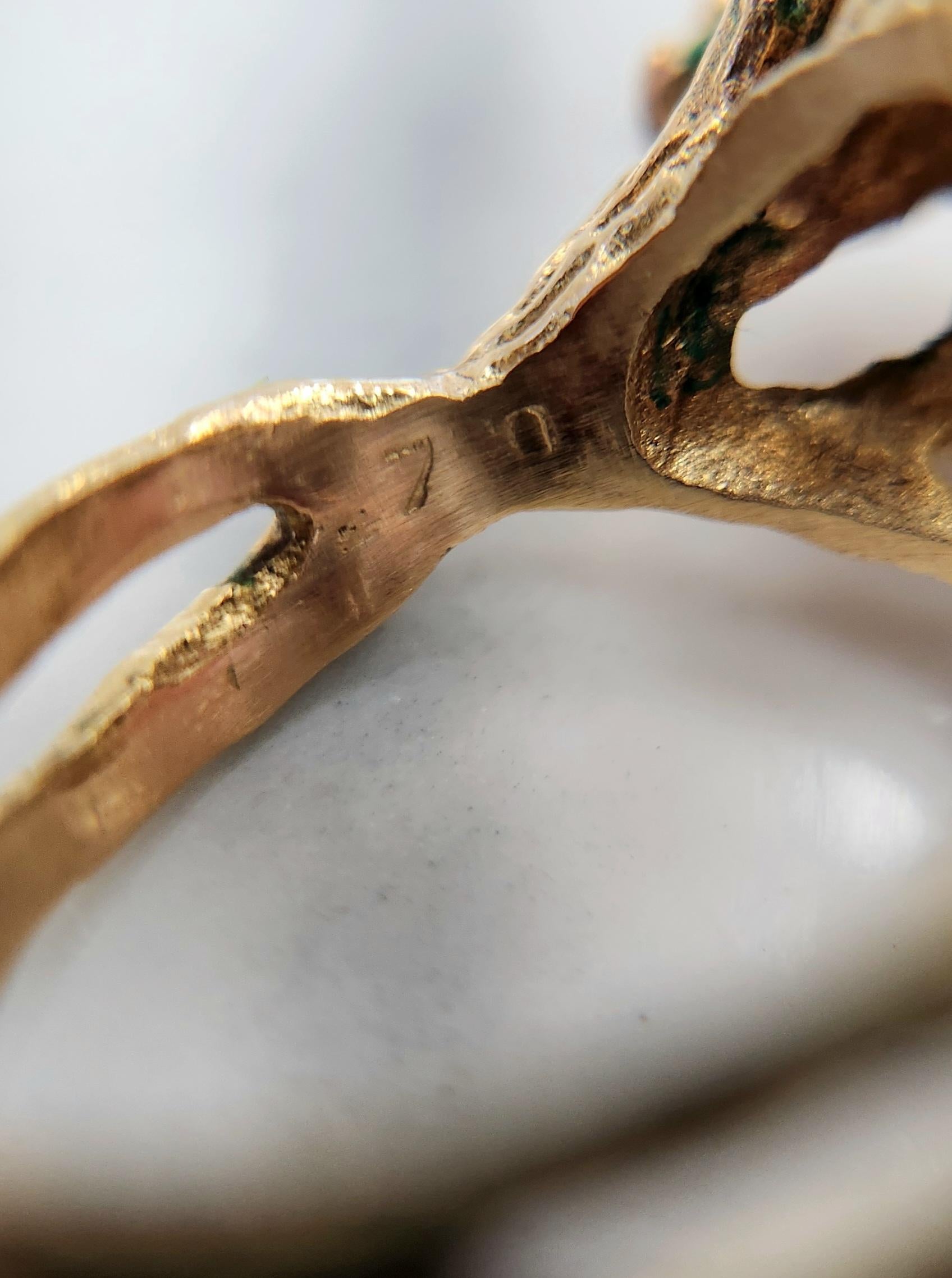da uomo o donna Anello brutalista d'epoca a grappolo di opali in oro giallo 18 carati in vendita
