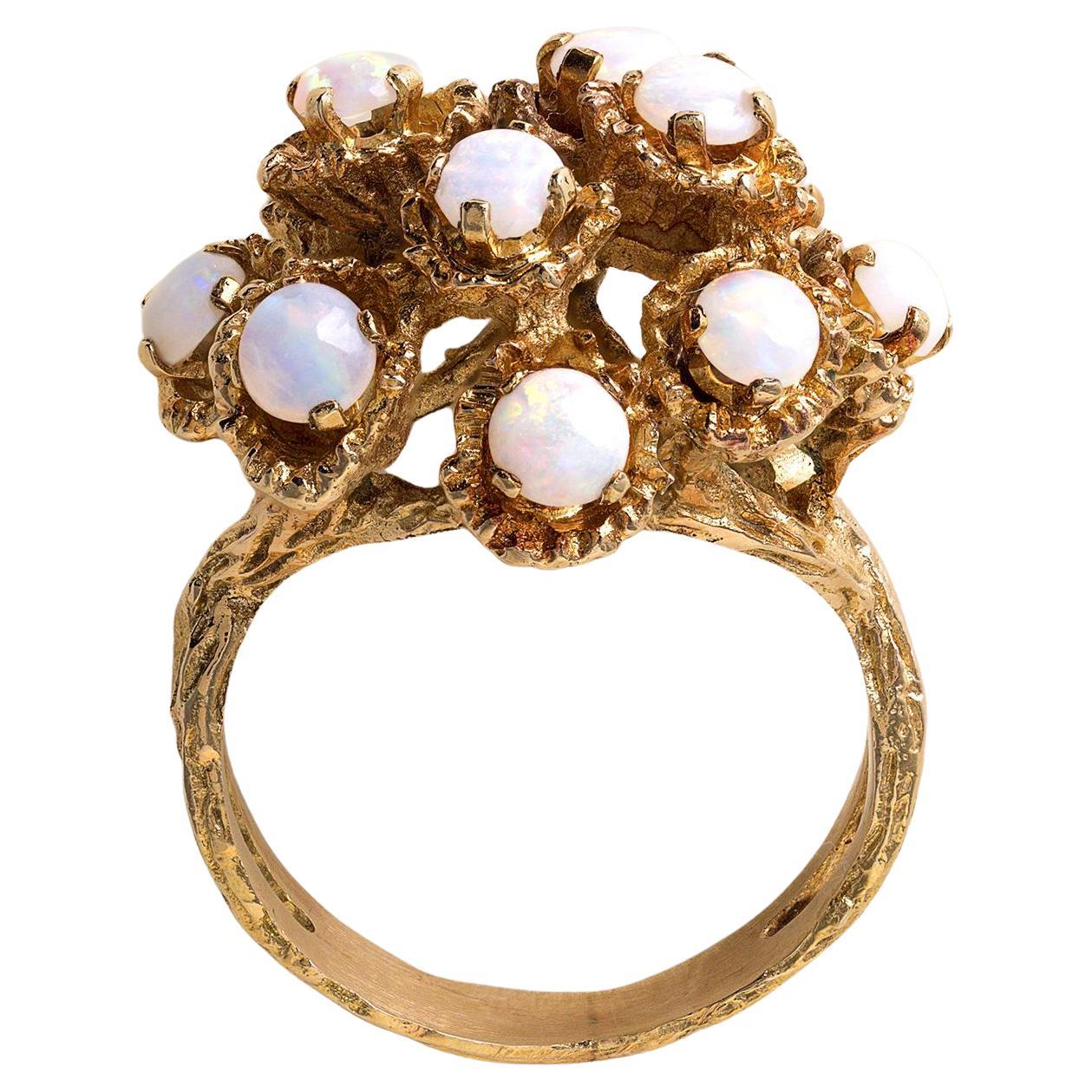 Anello brutalista d'epoca a grappolo di opali in oro giallo 18 carati in vendita