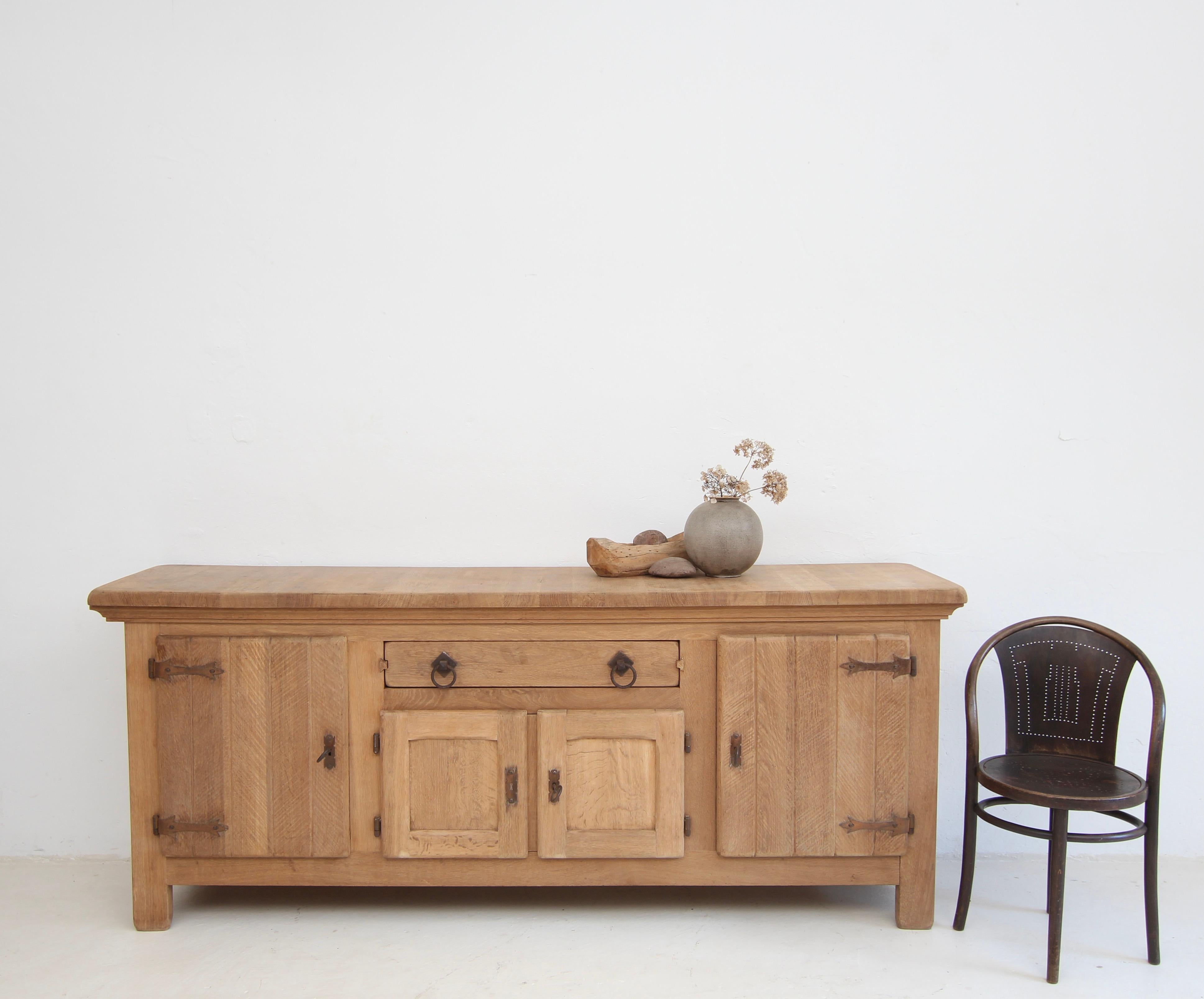 Brutalistisches Sideboard aus Eiche, Vintage (Brutalismus) im Angebot