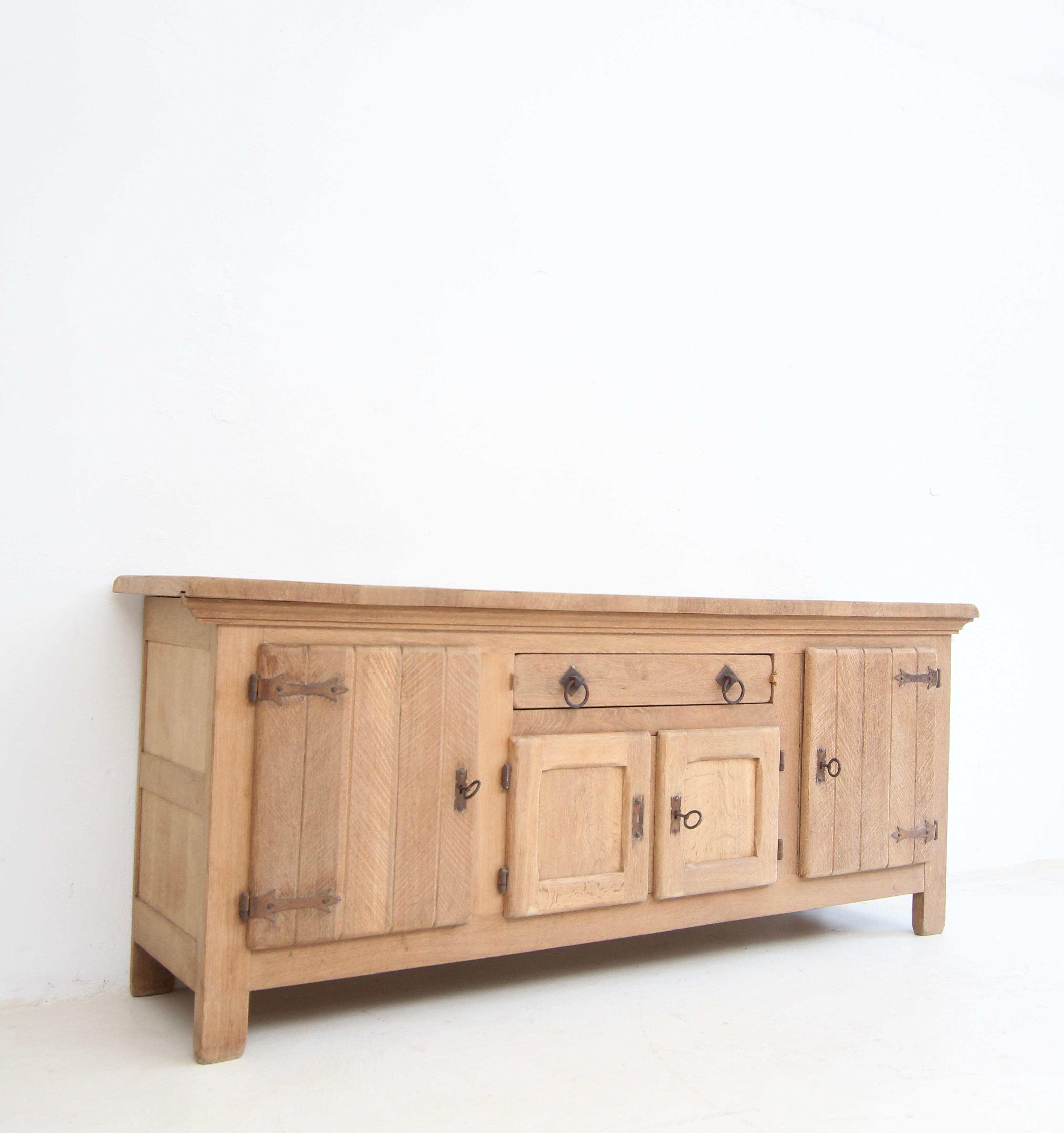 Brutalistisches Sideboard aus Eiche, Vintage im Zustand „Gut“ im Angebot in Dusseldorf, DE