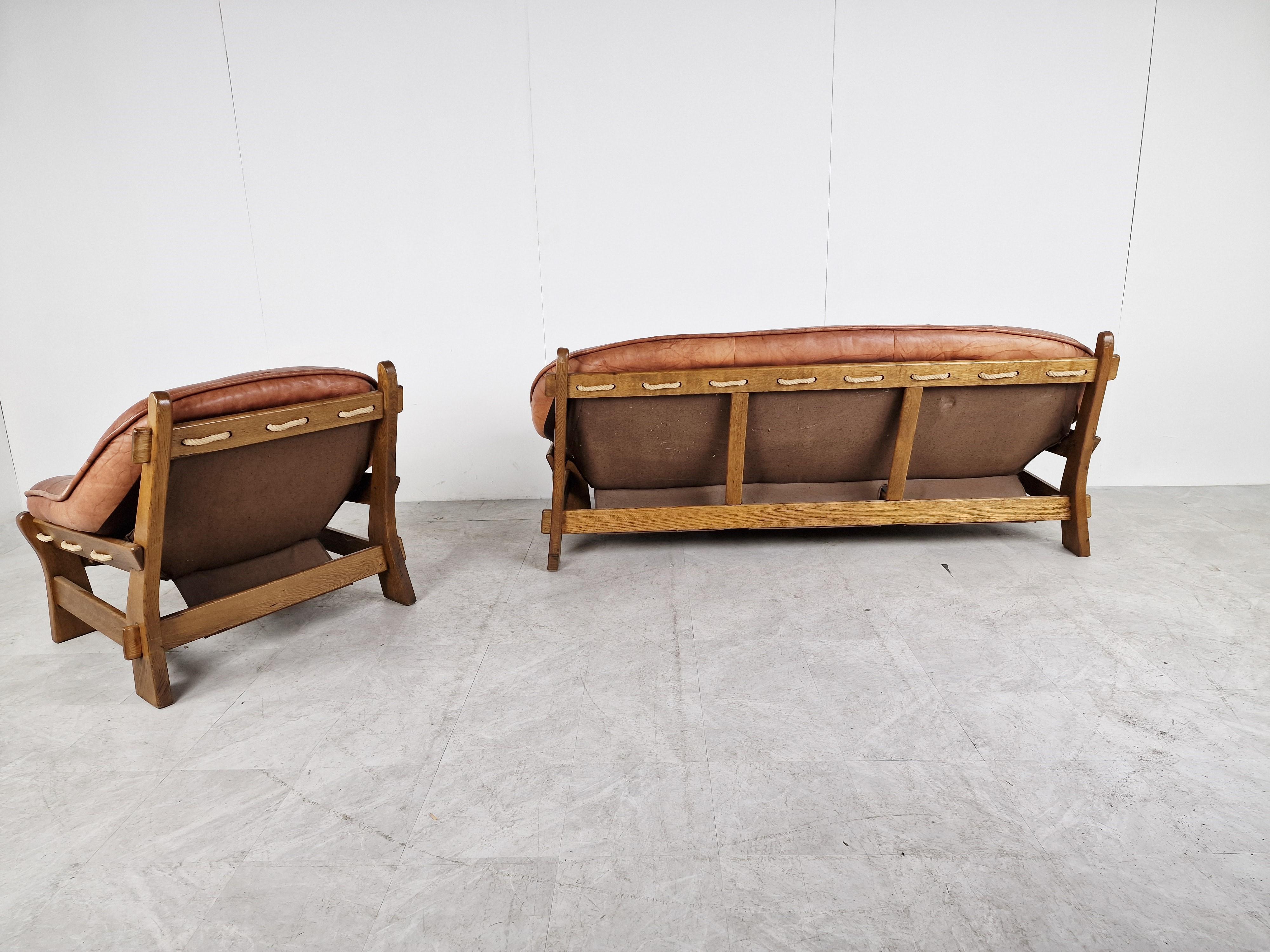 Striking brutalist sofa set with solid oak frames and thick brown leather cushions.

Also thick strong braided cords are integrated in the frame, very much in the style of Jean Gillon

1960s - Brazil

Dimensions:
Height: 83cm/32.67