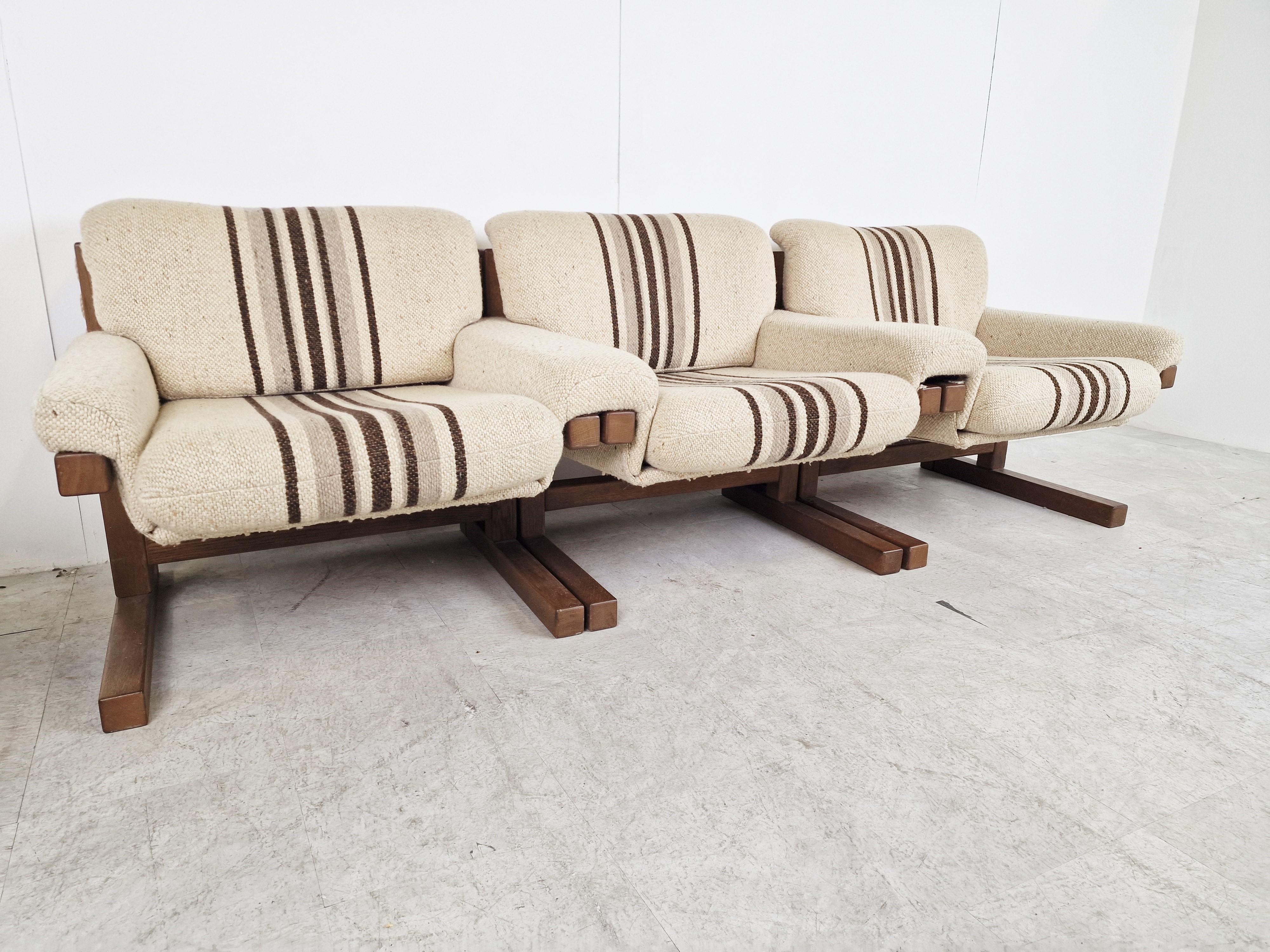 Mid century seventies sofa set.

The sets consists of a three seater bench and a armchair all upholstered in their original 1970s fabric.

Very good condition.

Nice sturdy and brutalist design with cords and canvas.

1970s -