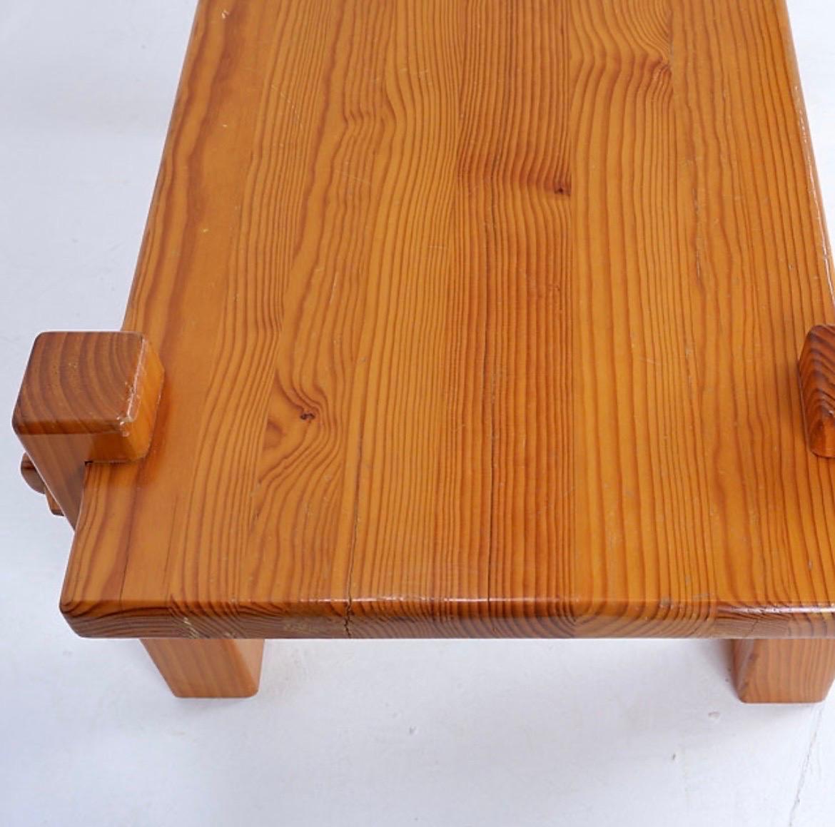 Vintage Brutalist solid pine coffee table from the 70s For Sale 1