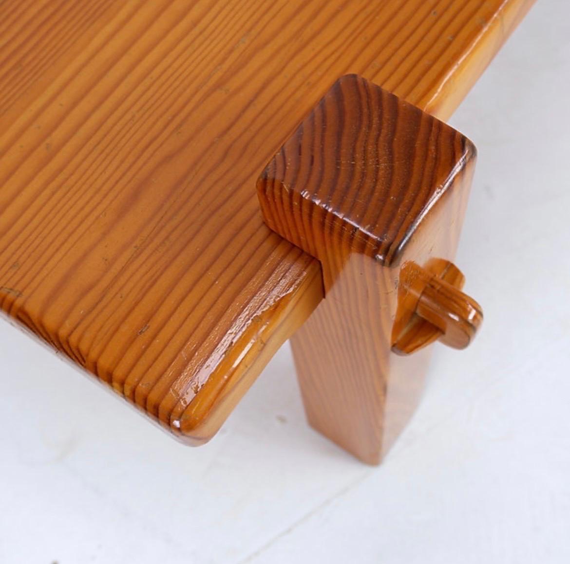 Vintage Brutalist solid pine coffee table from the 70s For Sale 2