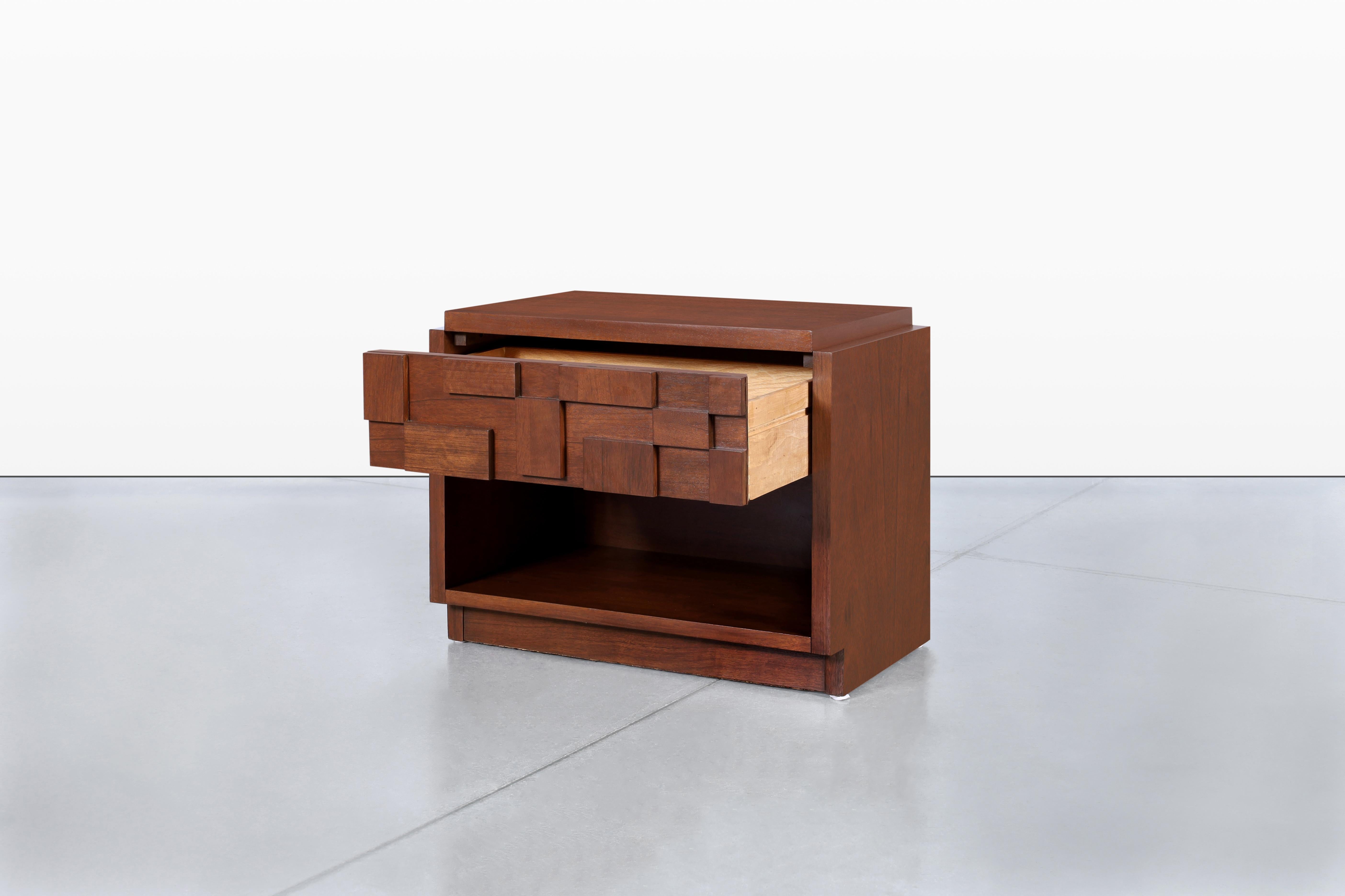 Comodini brutalisti d'epoca in noce 