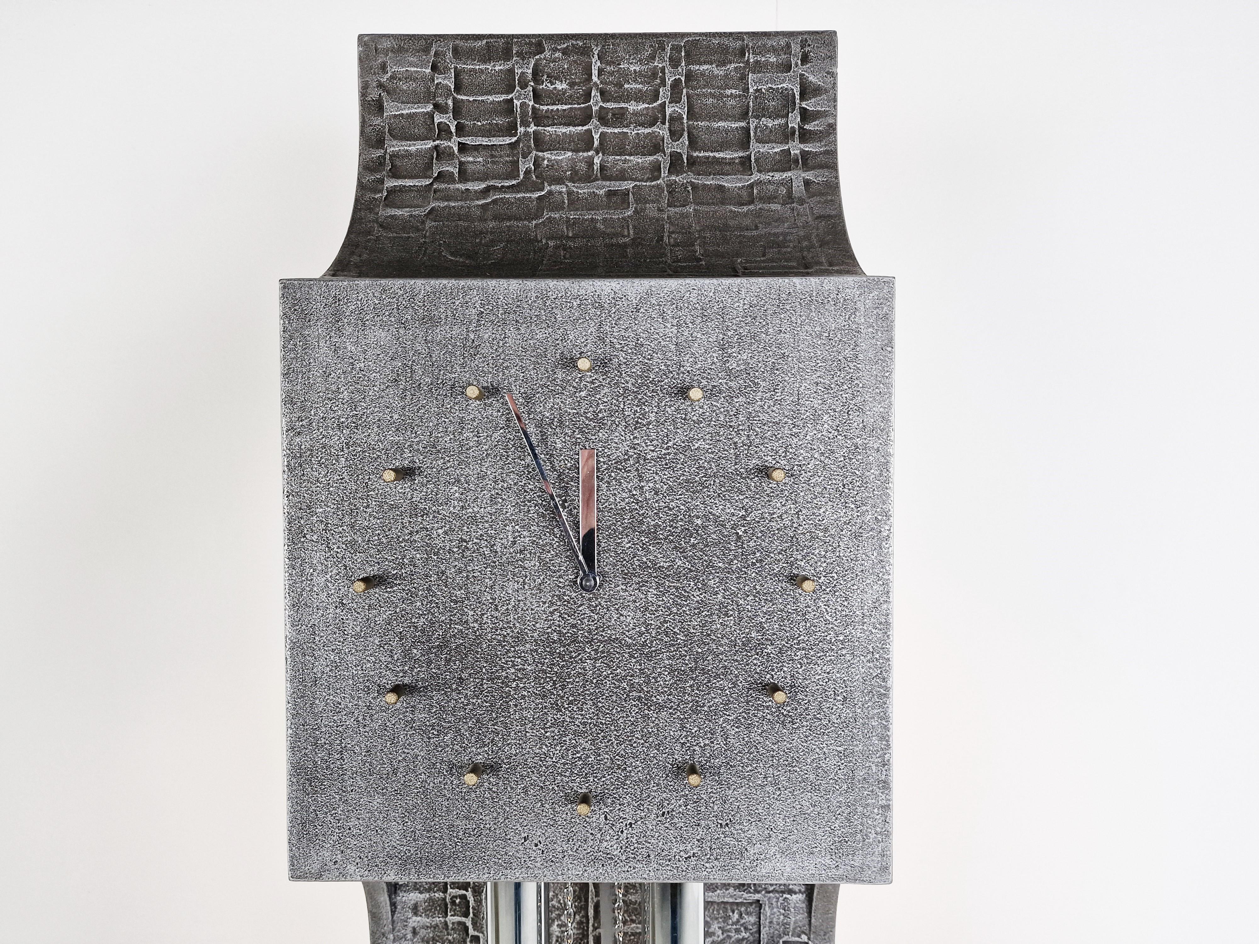 Fin du 20e siècle Horloge sur pied brutaliste vintage, années 1970 en vente