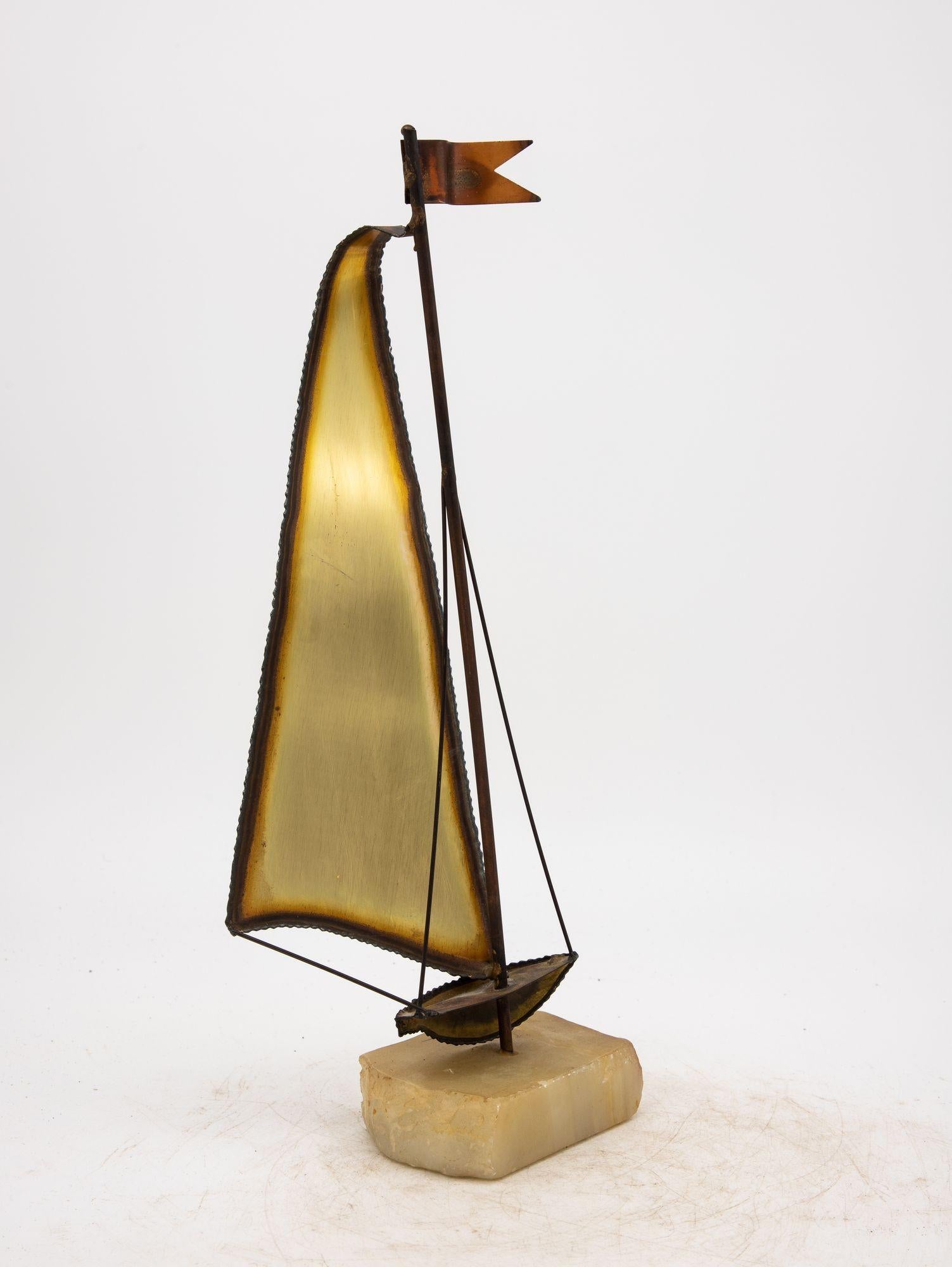 Vintage Brutalist Style Brass Sailboat on Onyx Base, Signed by Demott, 20th C In Good Condition For Sale In South Salem, NY