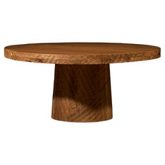 Runder Couchtisch aus gealterter Eiche im brutalistischen Stil