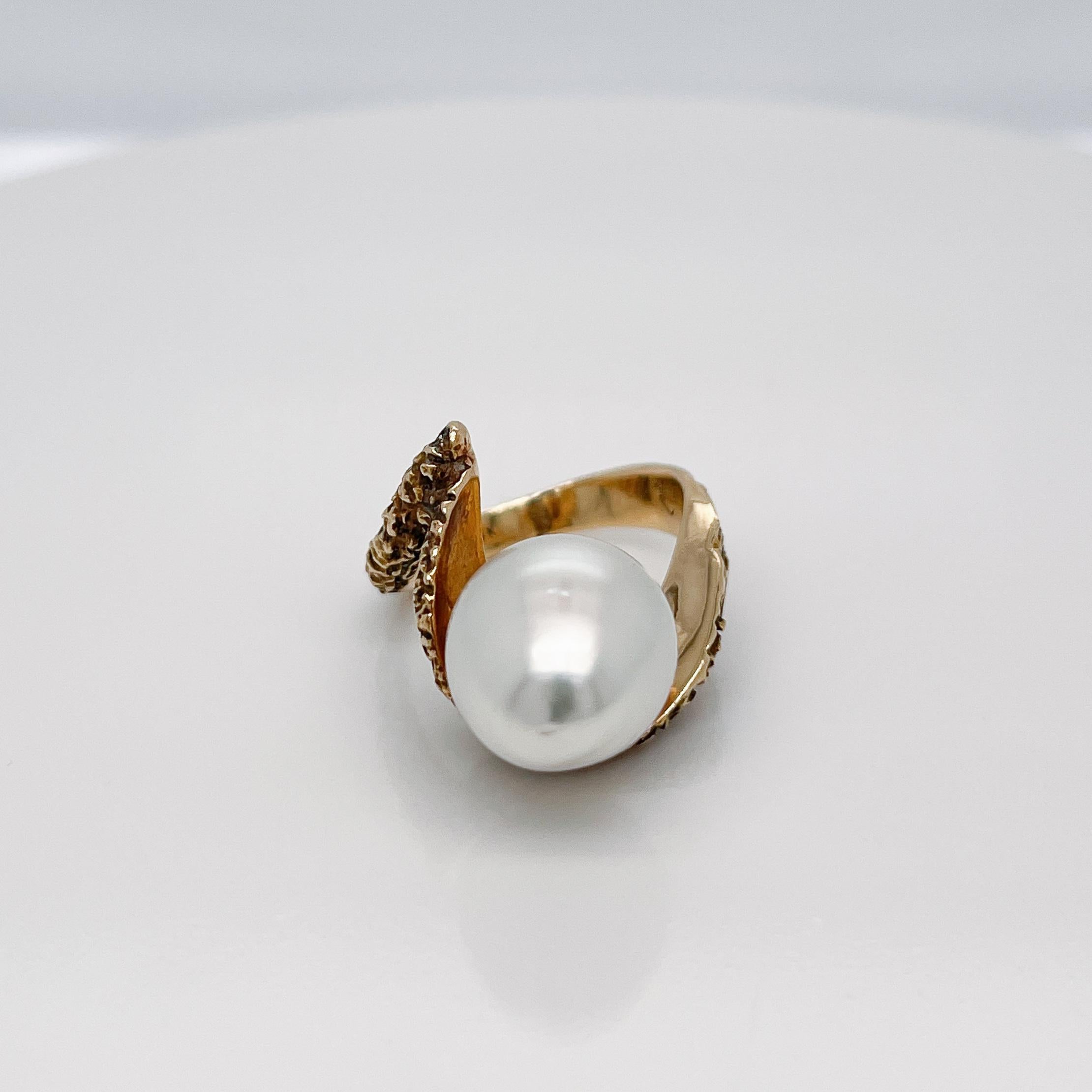 Vintage Brutalist Textured 14 Karat Yellow Gold & Baroque Pearl Cocktail Ring For Sale 1