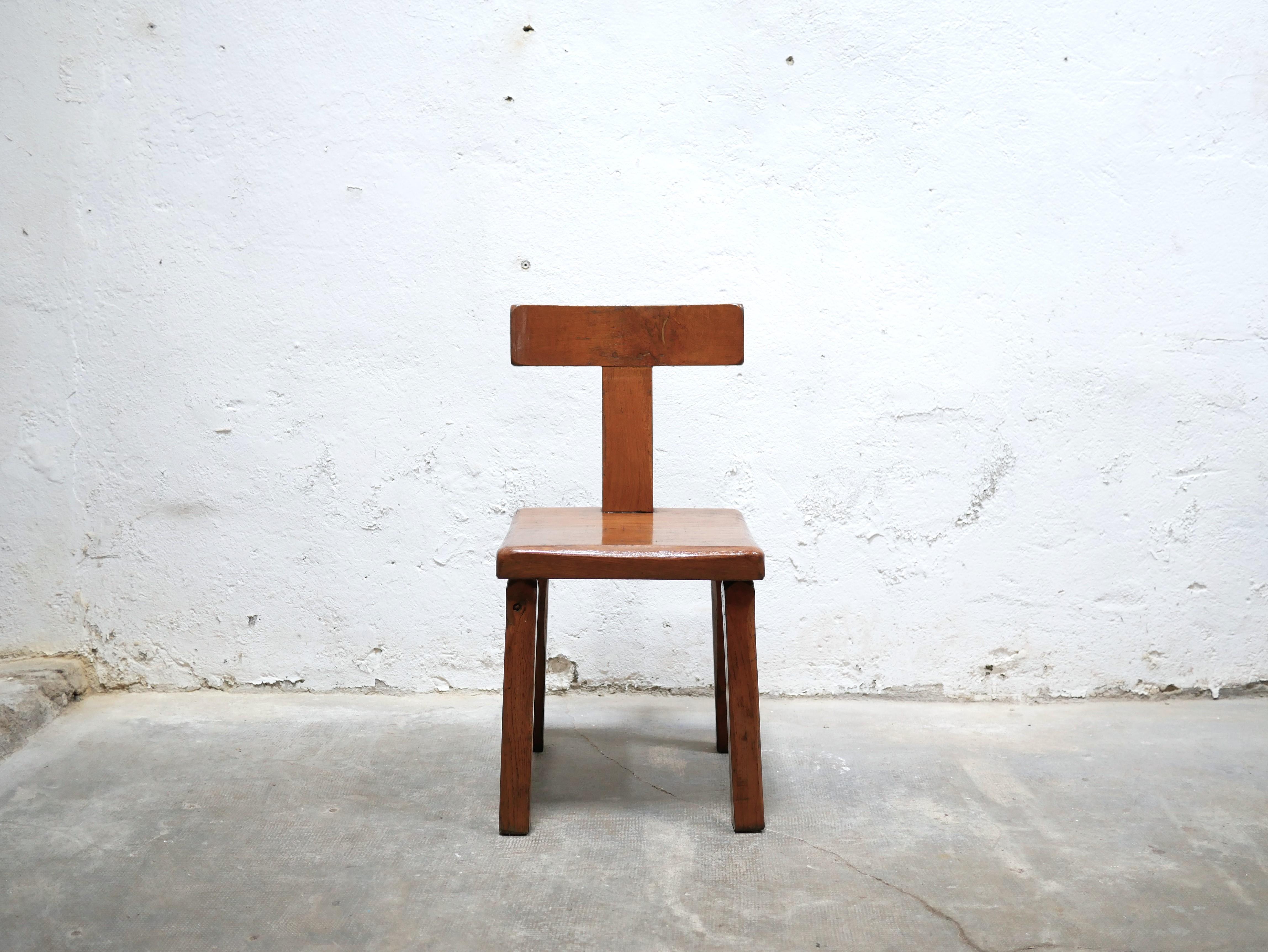 Vintage brutalist wooden T chair For Sale 9