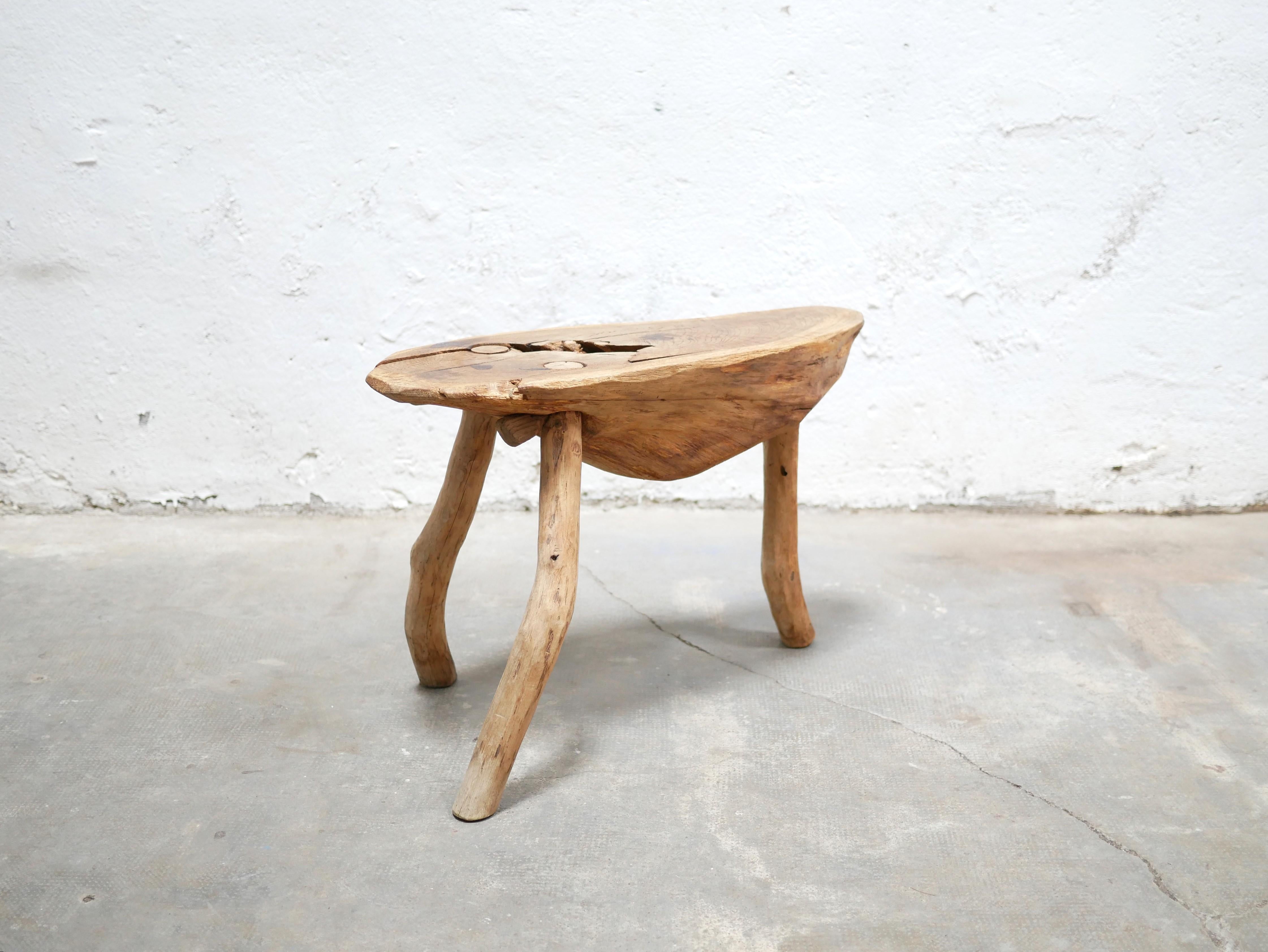 Vintage brutalist wooden tripod side table For Sale 4