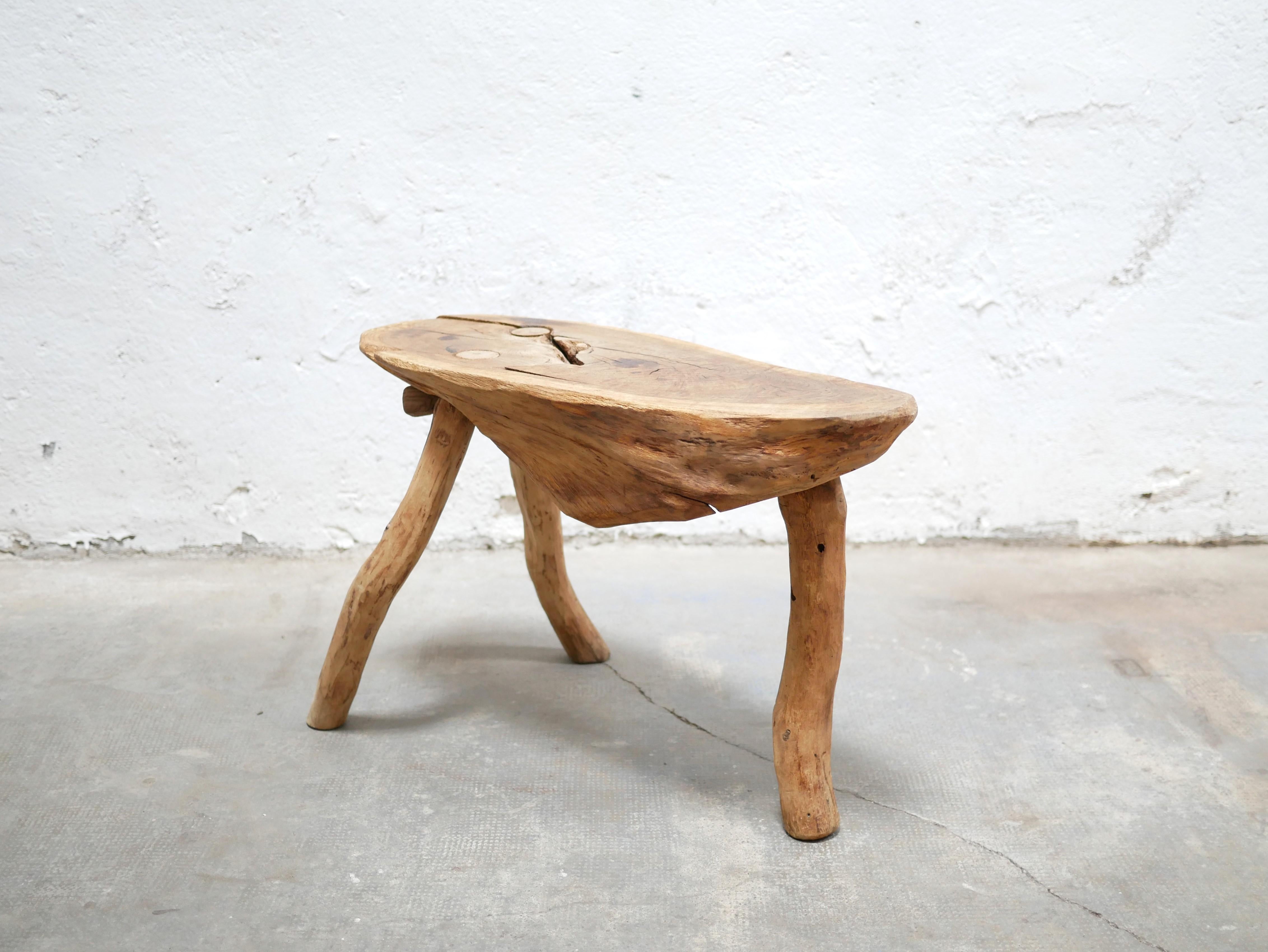 Vintage brutalist wooden tripod side table For Sale 7