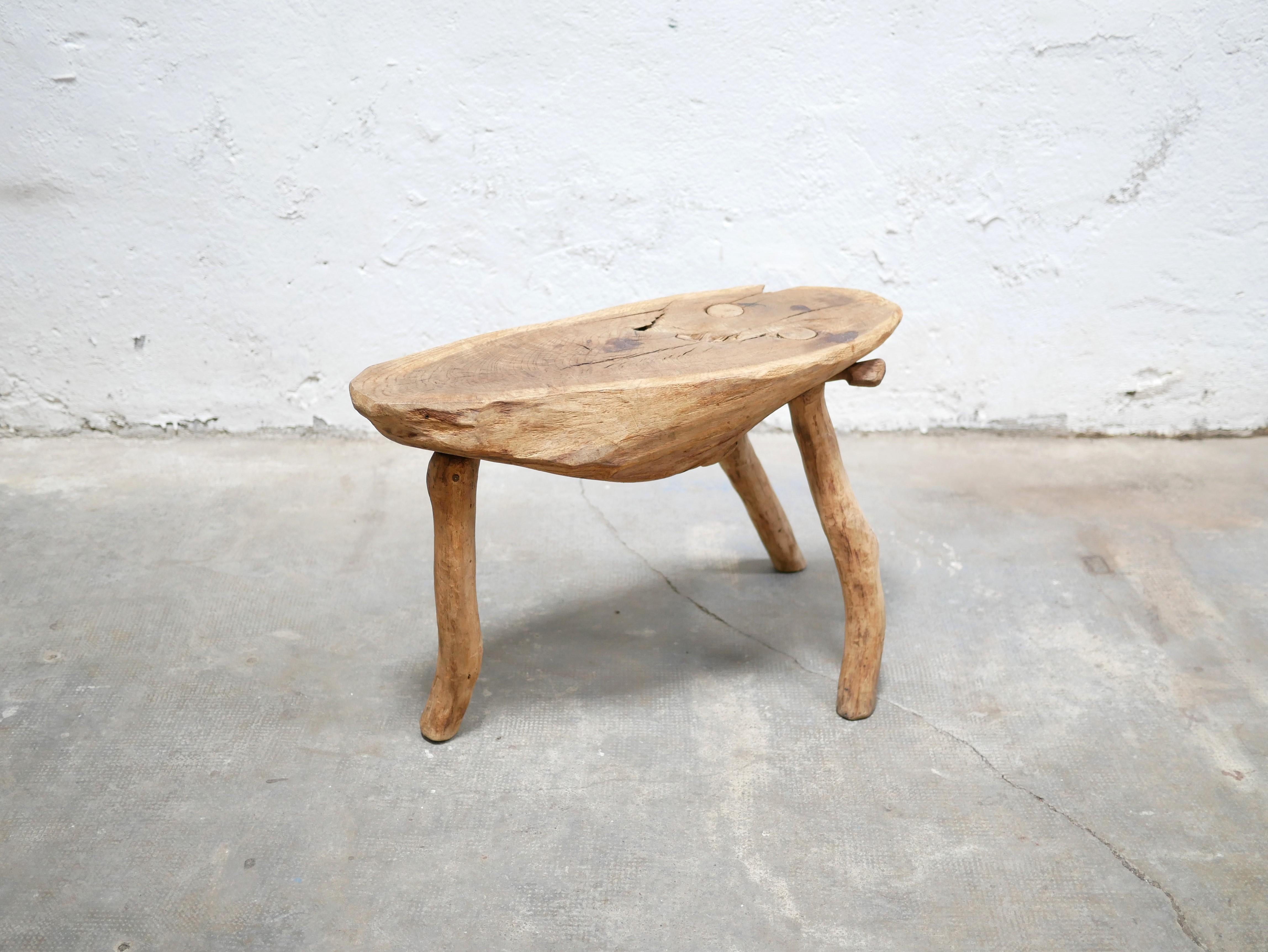 Vintage brutalist wooden tripod side table For Sale 11