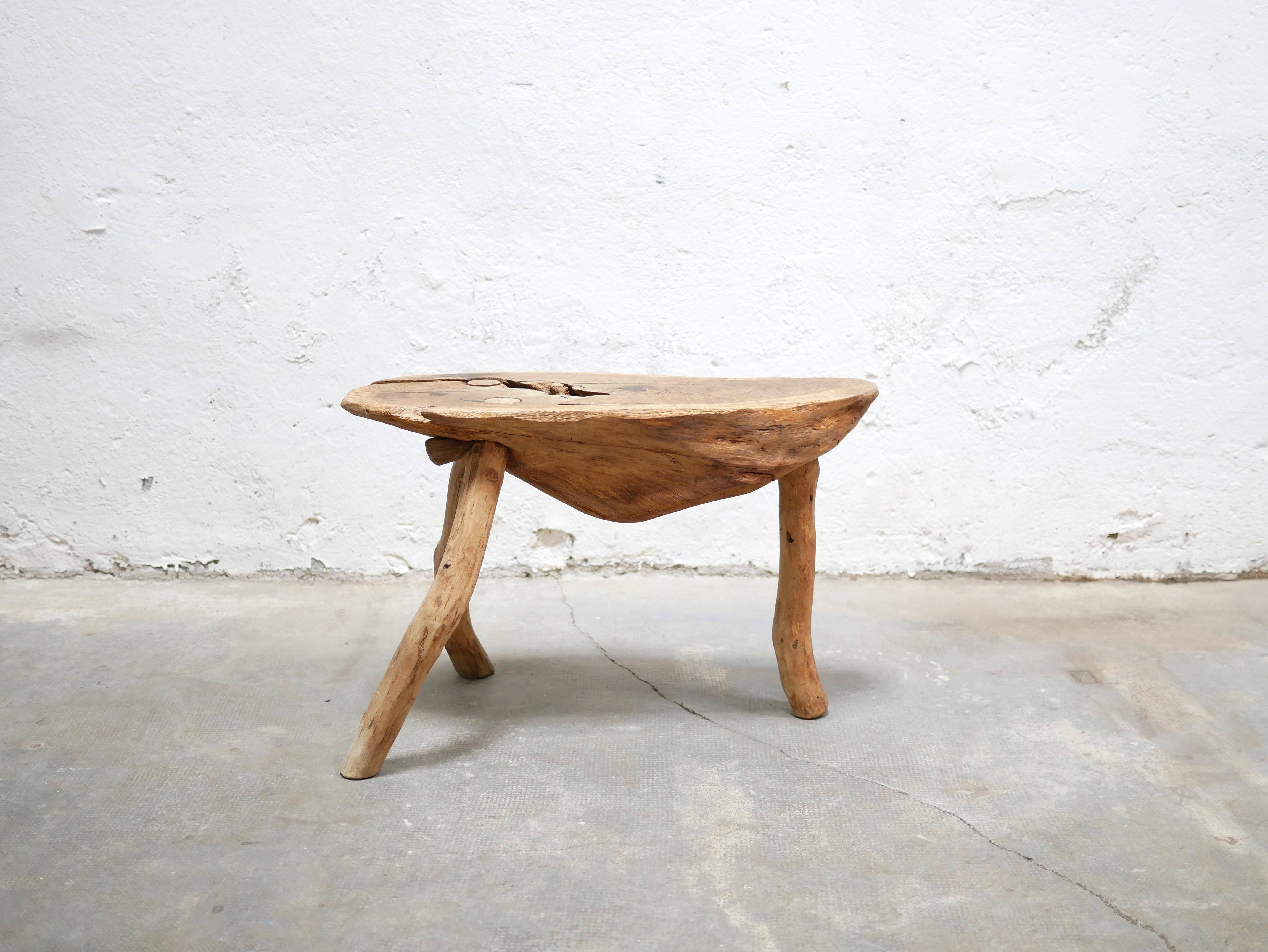 Wood Vintage brutalist wooden tripod side table For Sale