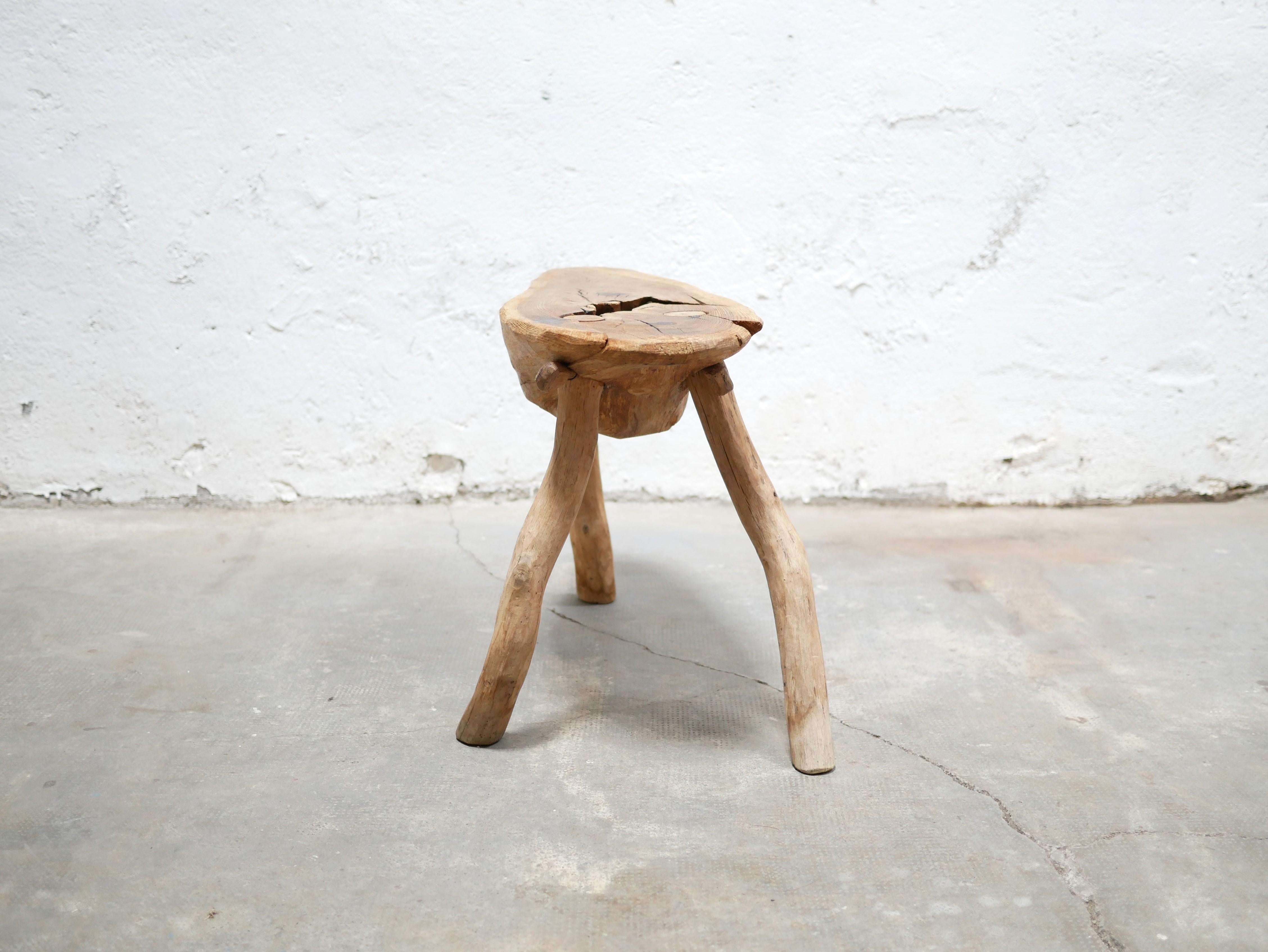 Vintage brutalist wooden tripod side table For Sale 3