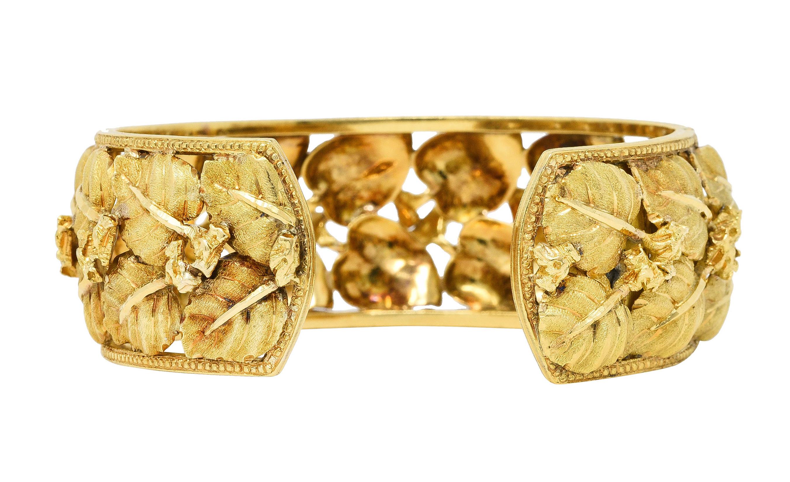 Vintage Buccellati 18 Karat Yellow Gold Hinged Foliate Leaf Cuff Bracelet In Excellent Condition In Philadelphia, PA