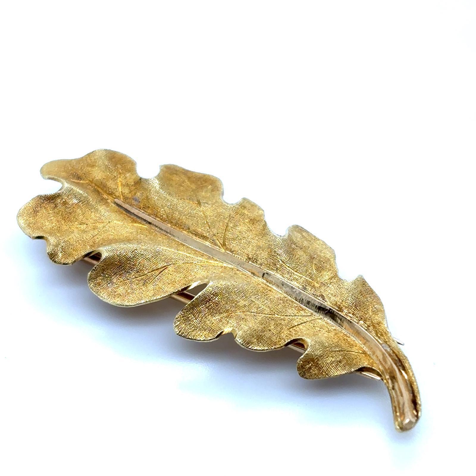 Retro Vintage Buccellati 18 Karat Yellow Gold Oak Leaf Brooch, Circa 1960 For Sale